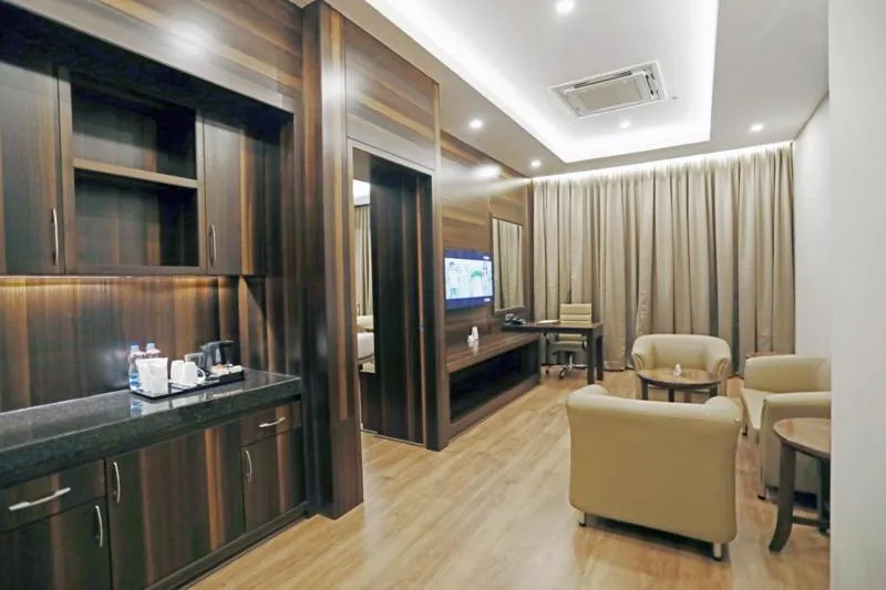 Seating area in Ramada Jamshedpur Bistupur