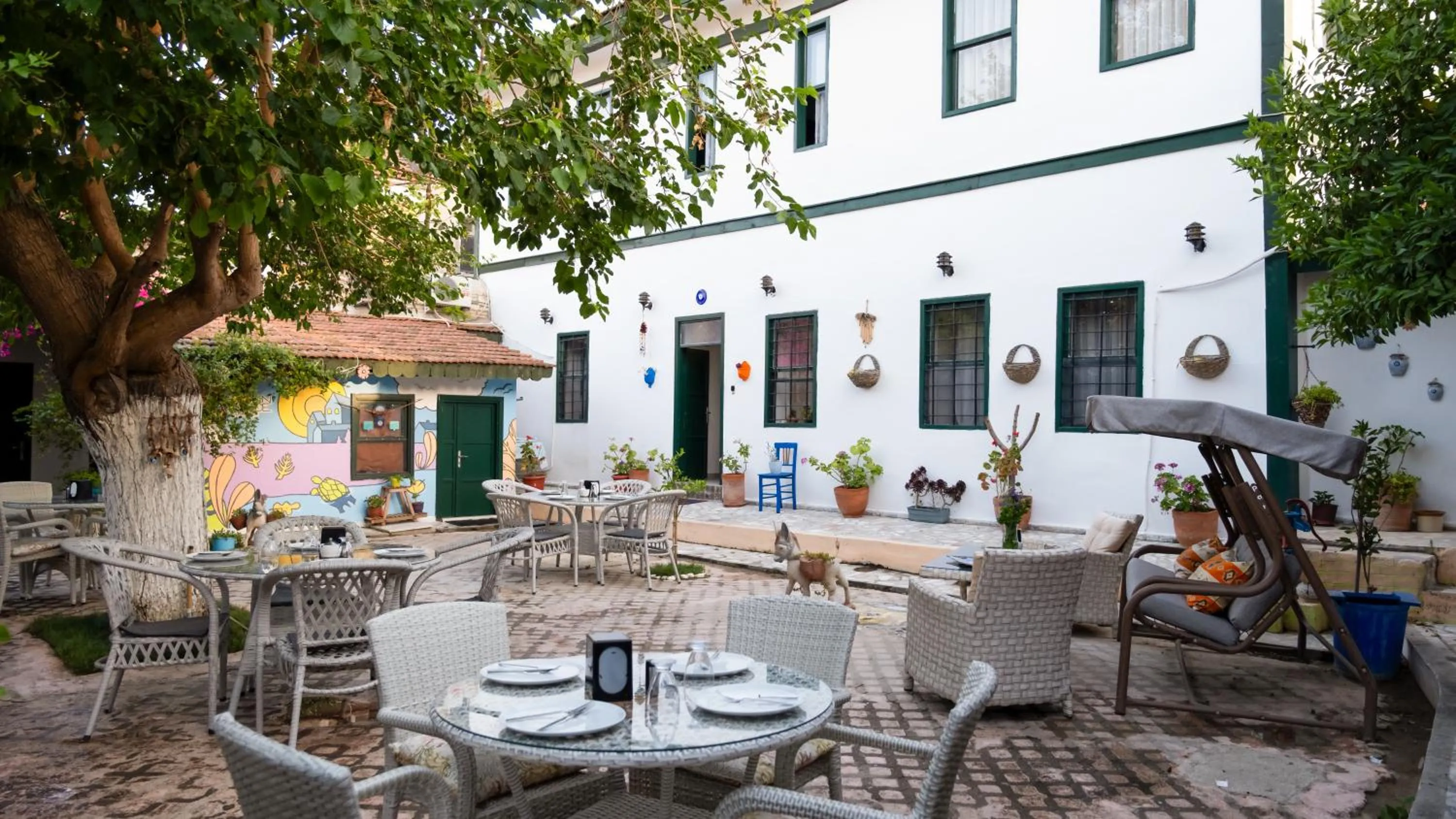 Restaurant/places to eat in Garden Palace Boutique Hotel