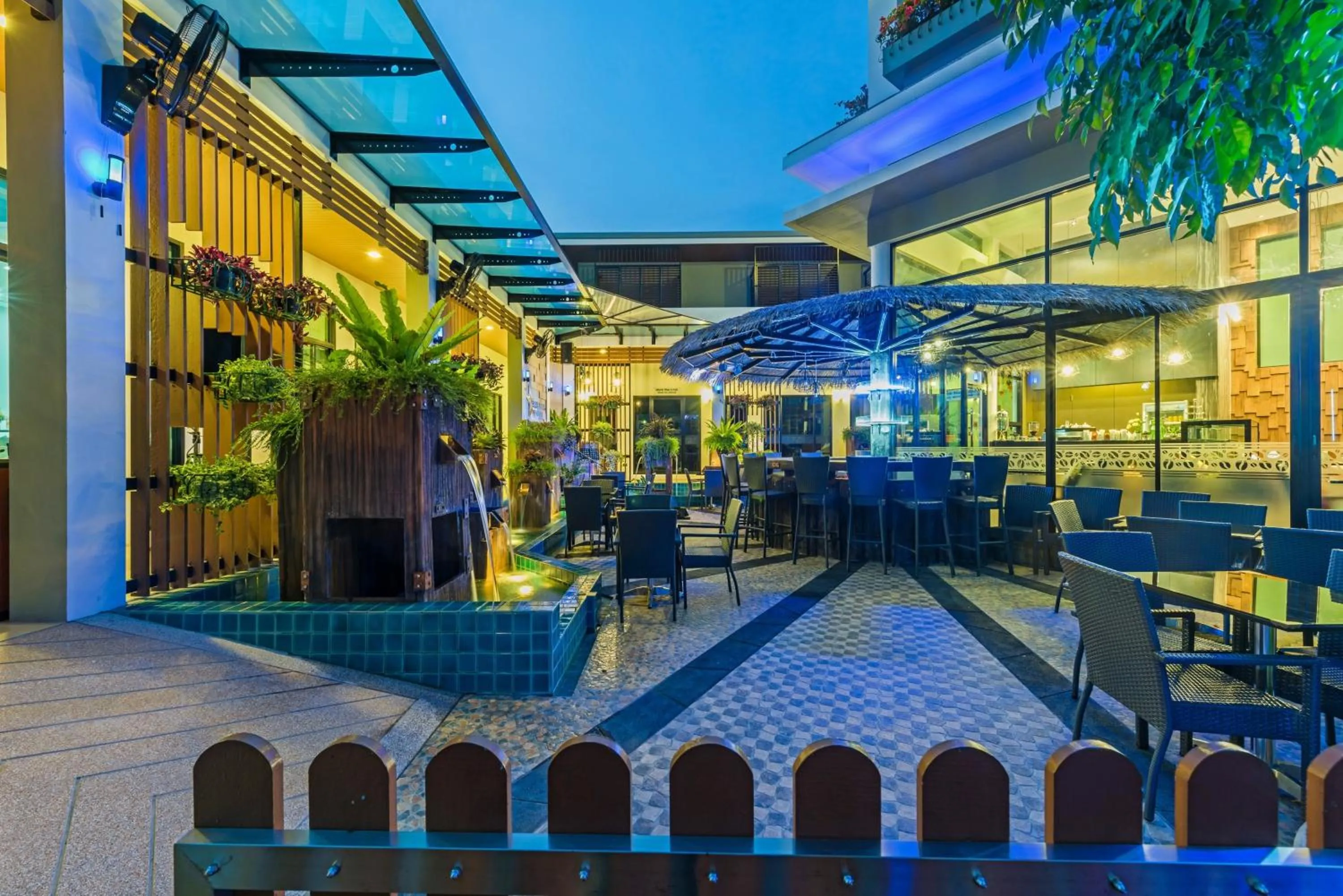 Drinks in Chalong Miracle Lakeview