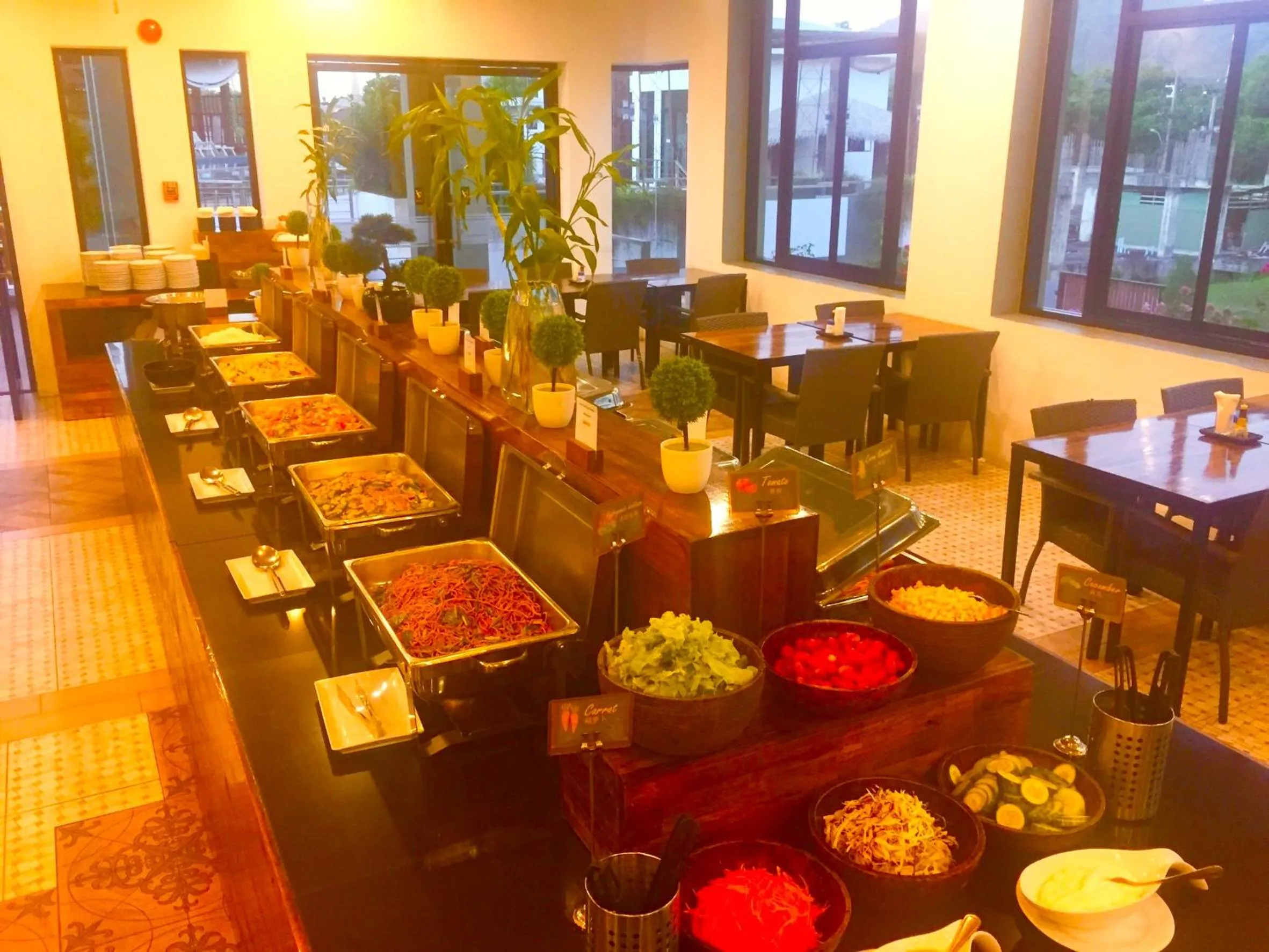 Breakfast in Chalong Miracle Lakeview