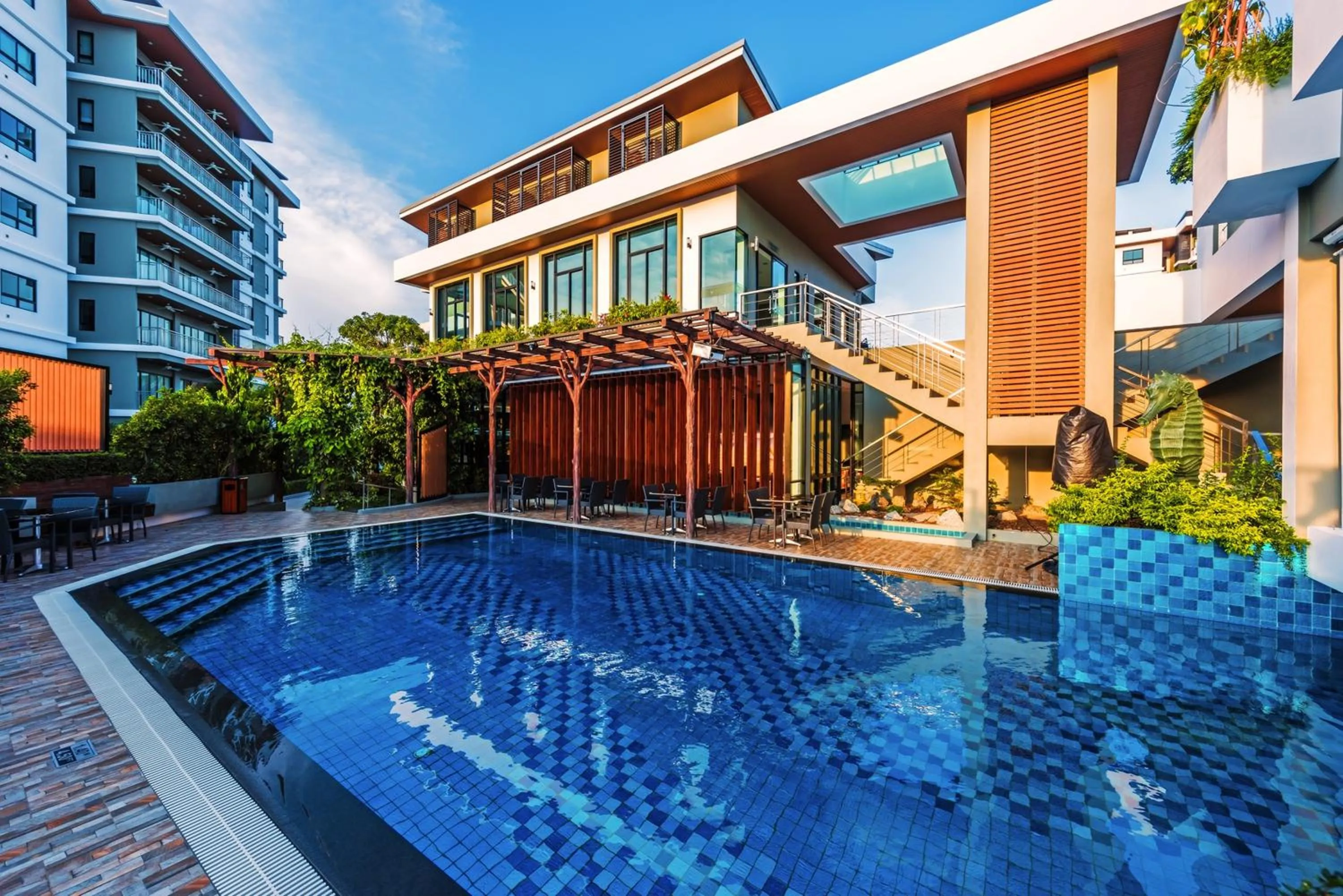 Swimming pool in Chalong Miracle Lakeview
