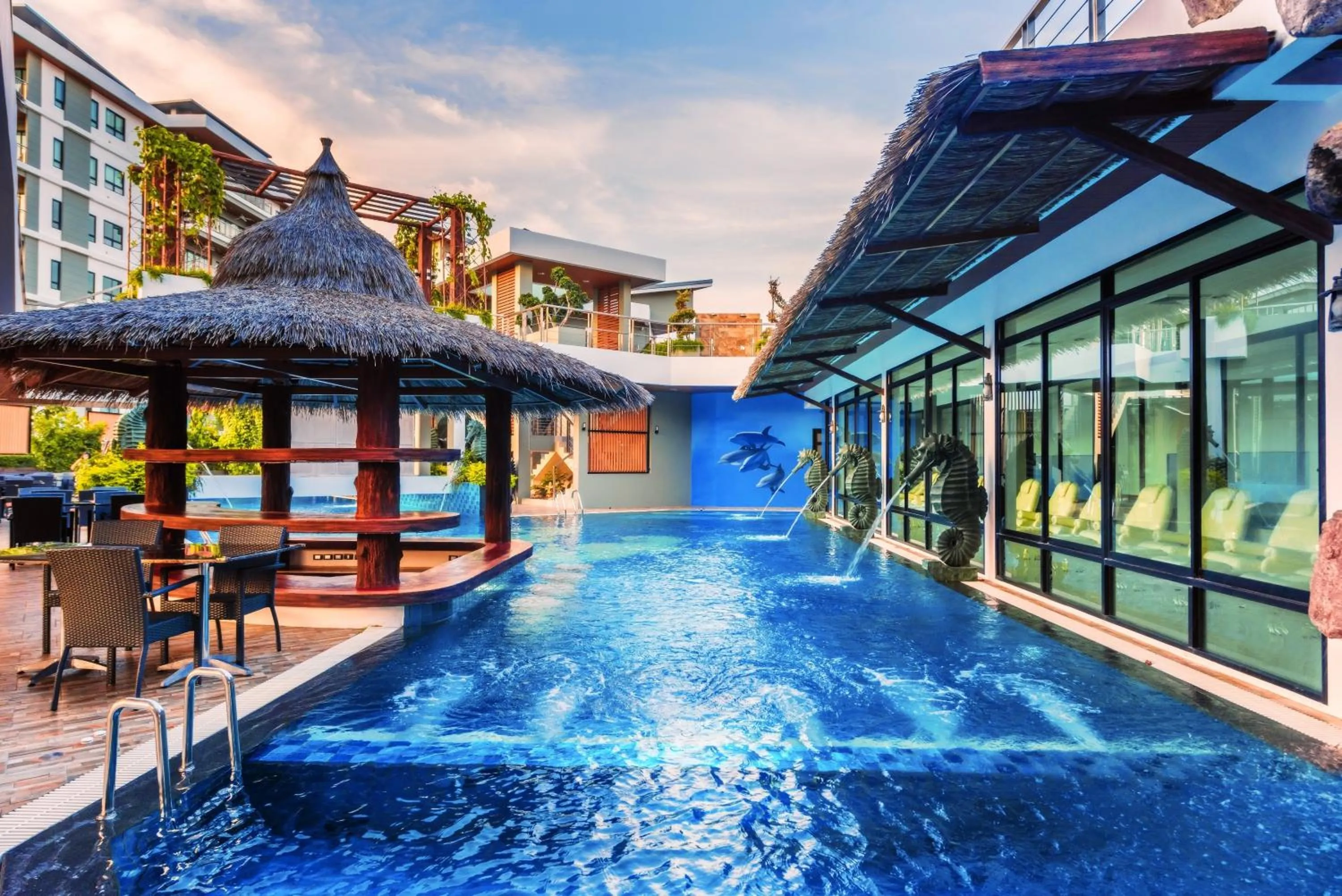 Swimming pool in Chalong Miracle Lakeview