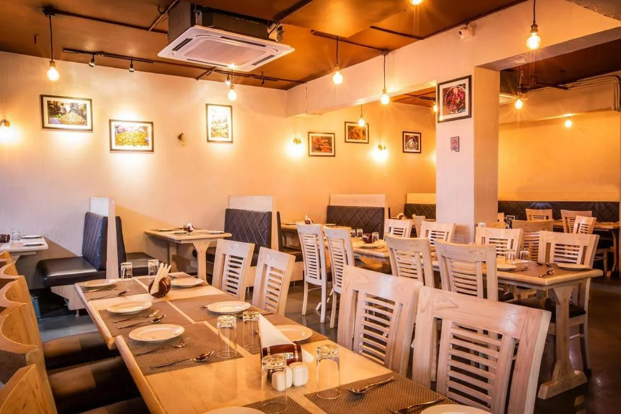 Restaurant/places to eat in Coastal Pearl Hotel Margao Railway Station