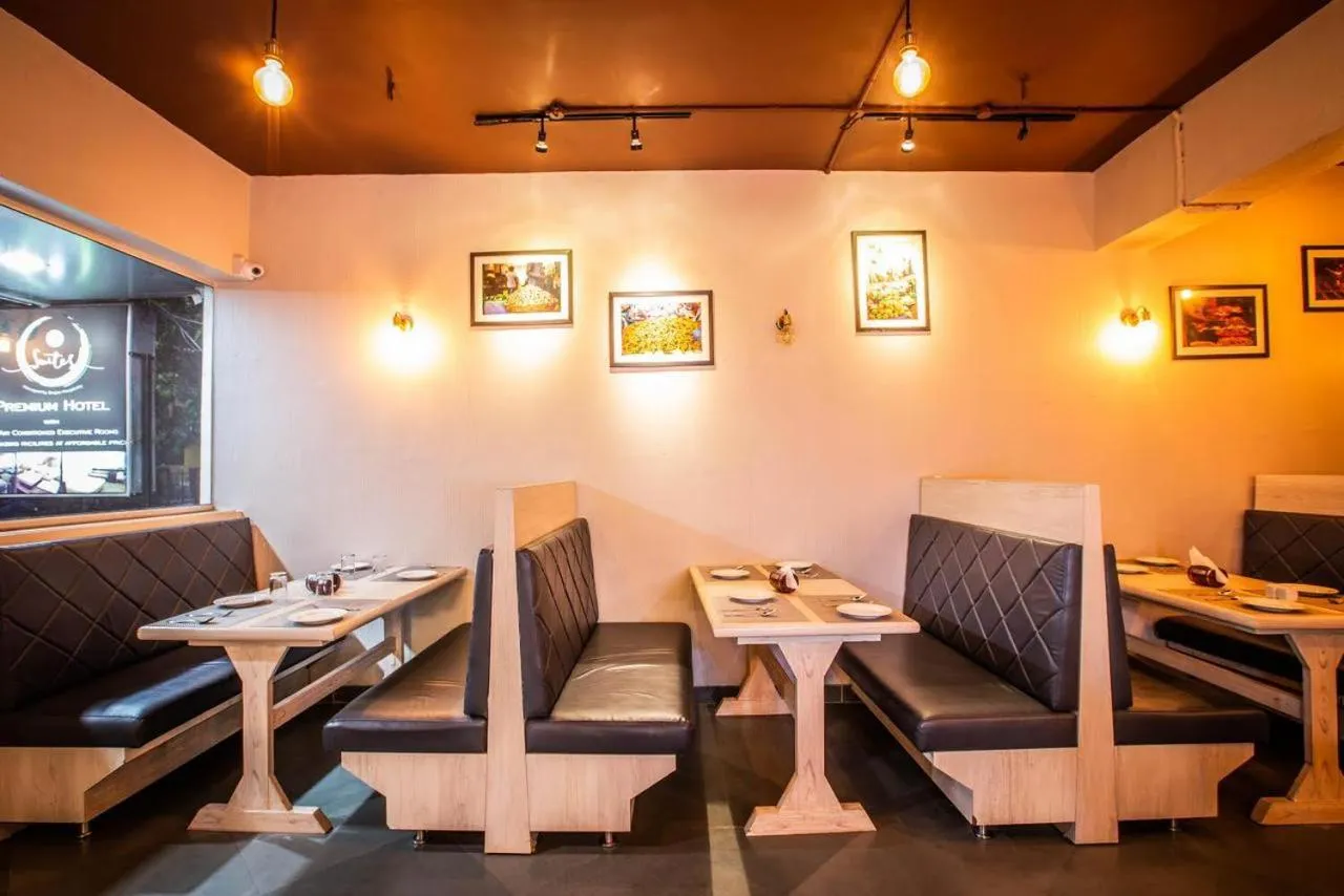 Restaurant/places to eat in Coastal Pearl Hotel Margao Railway Station