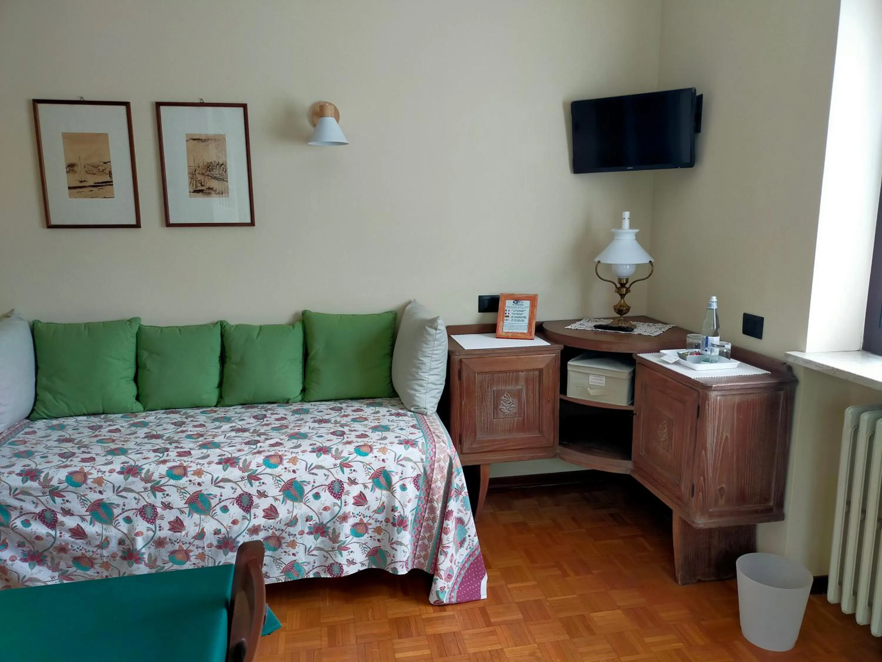 Photo of the whole room, Bed in La Via del Sole