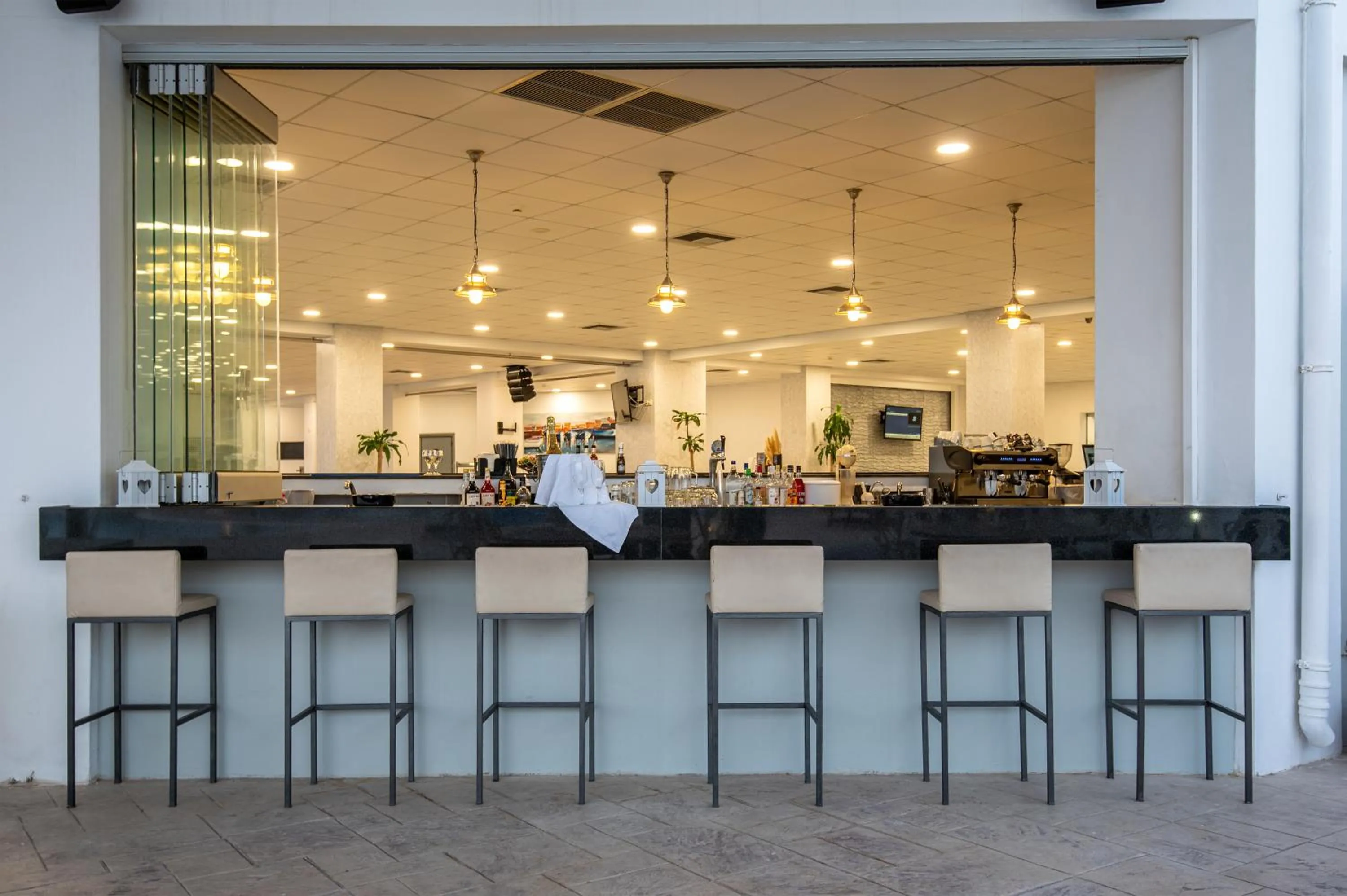 Coffee/tea facilities in Royal Bay Suites