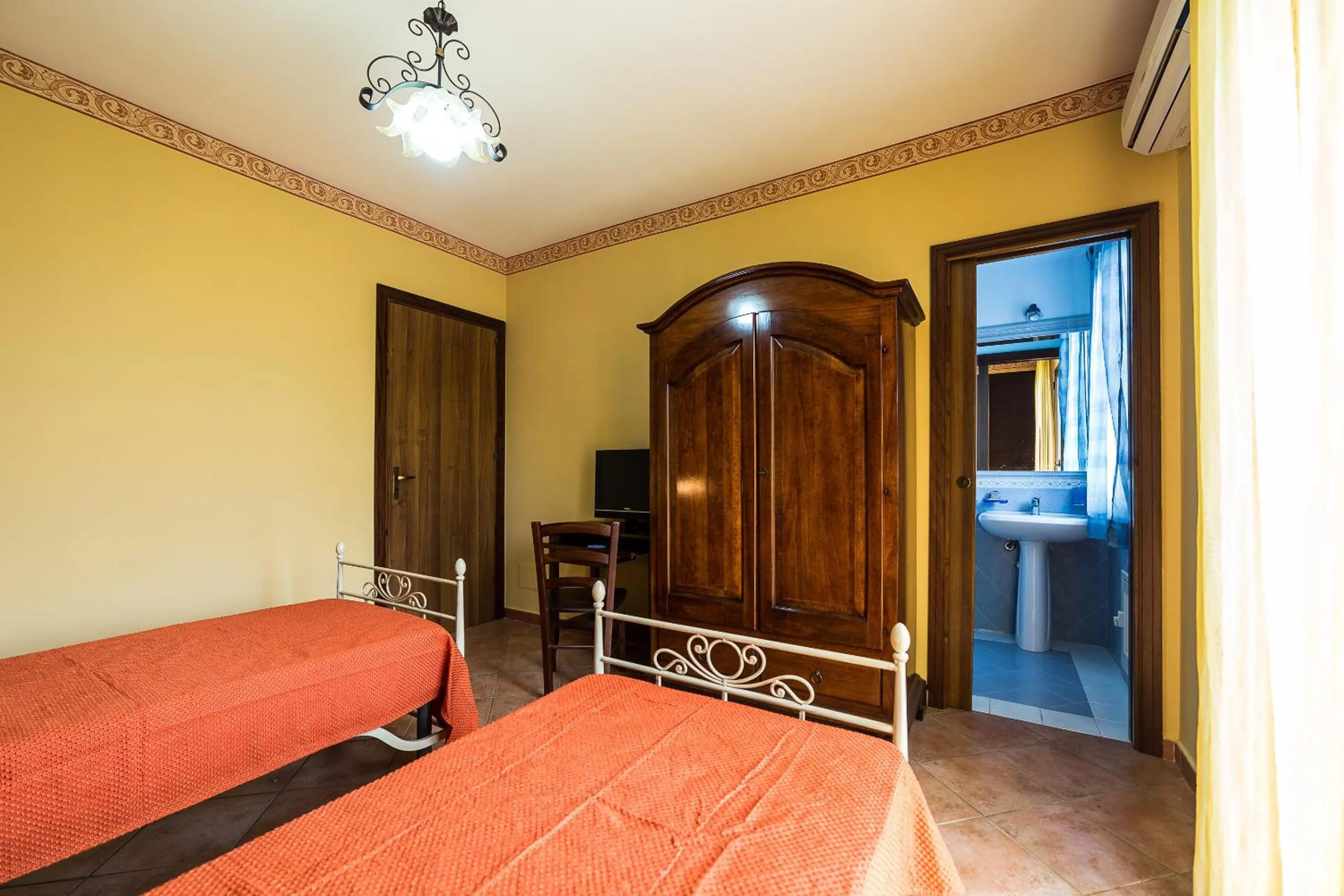 Double or Twin Room with Bathroom in Bed And Breakfast Marina d'Aspra