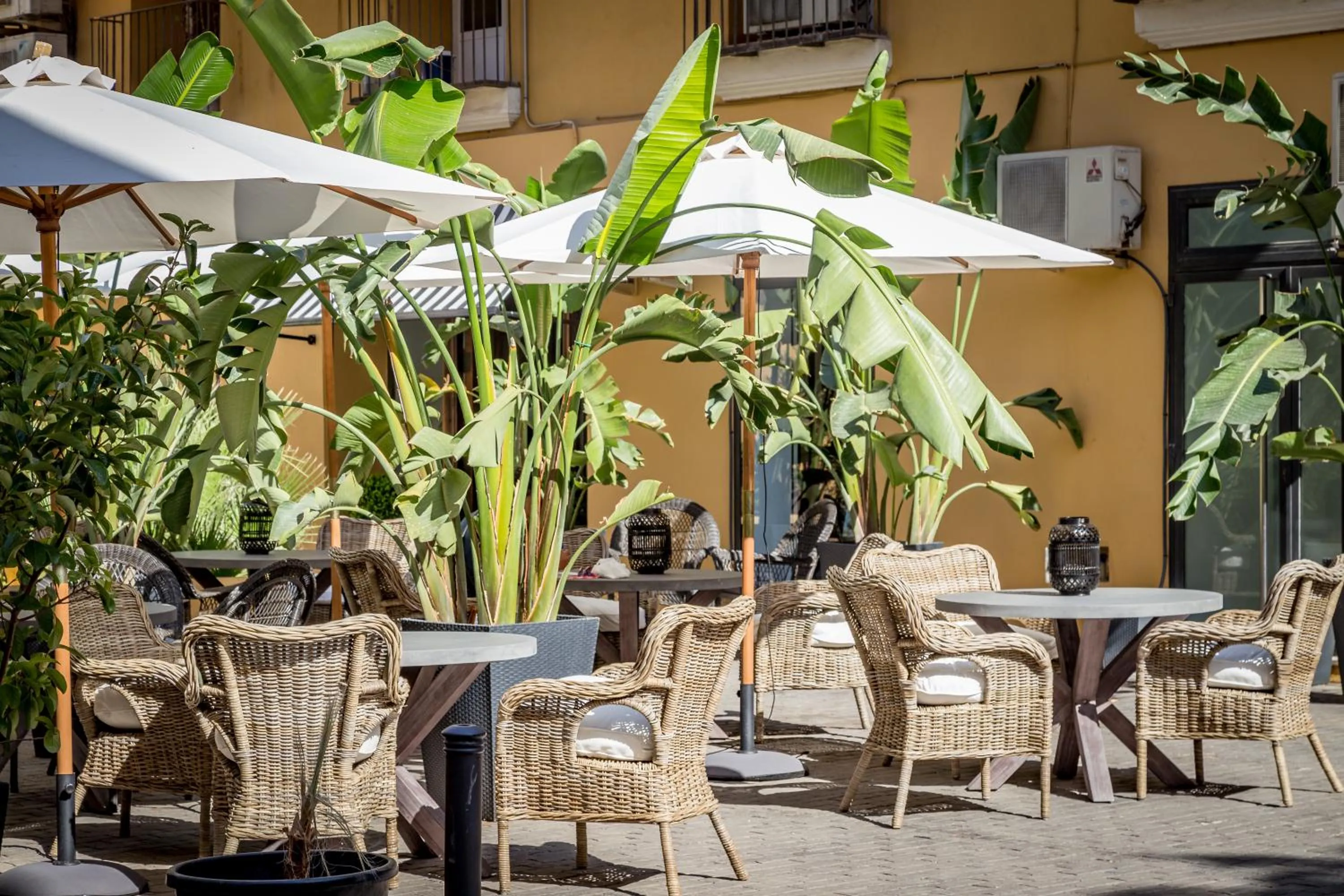 Patio in Palacio de Rojas by Moontels