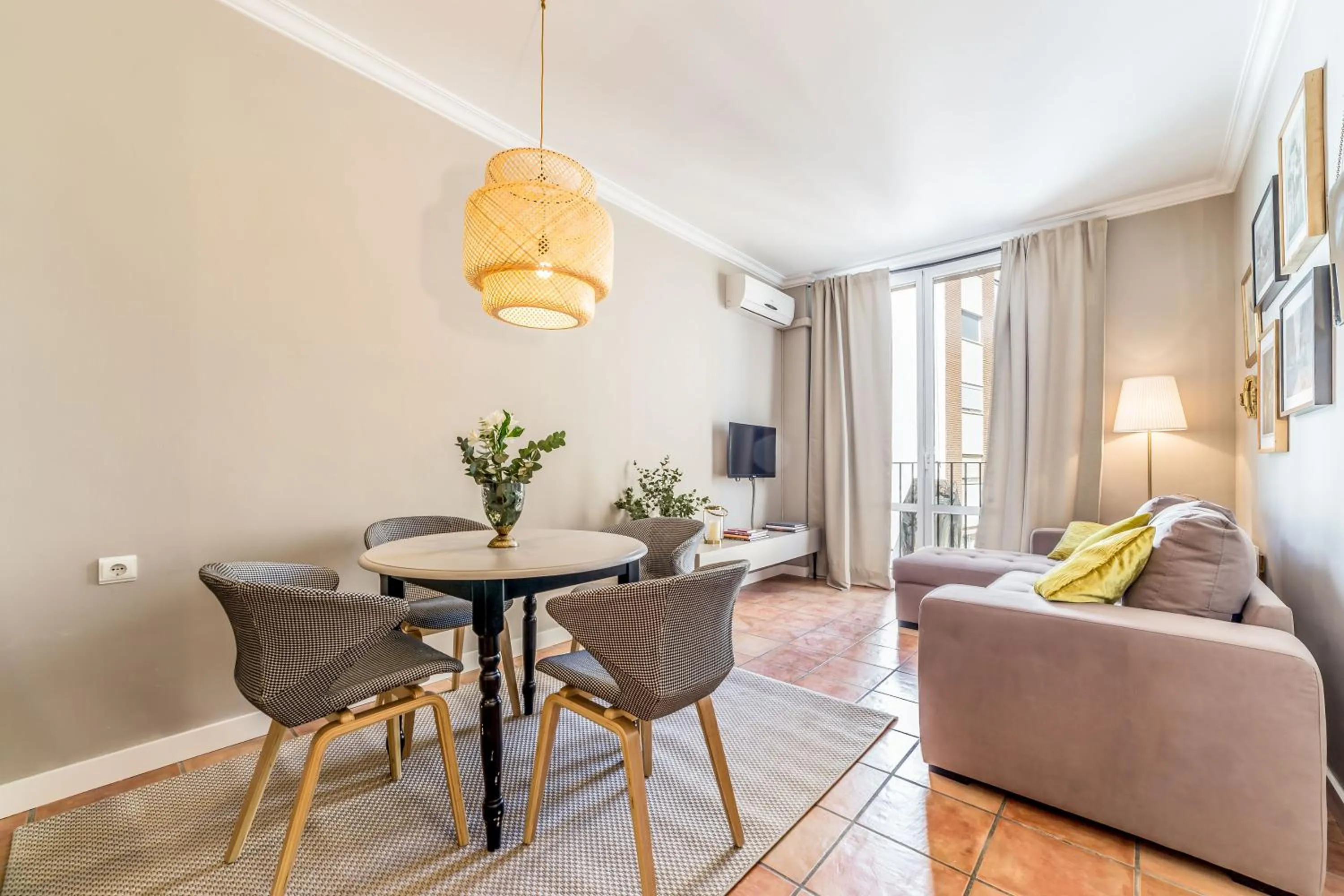 Living room in Palacio de Rojas by Moontels