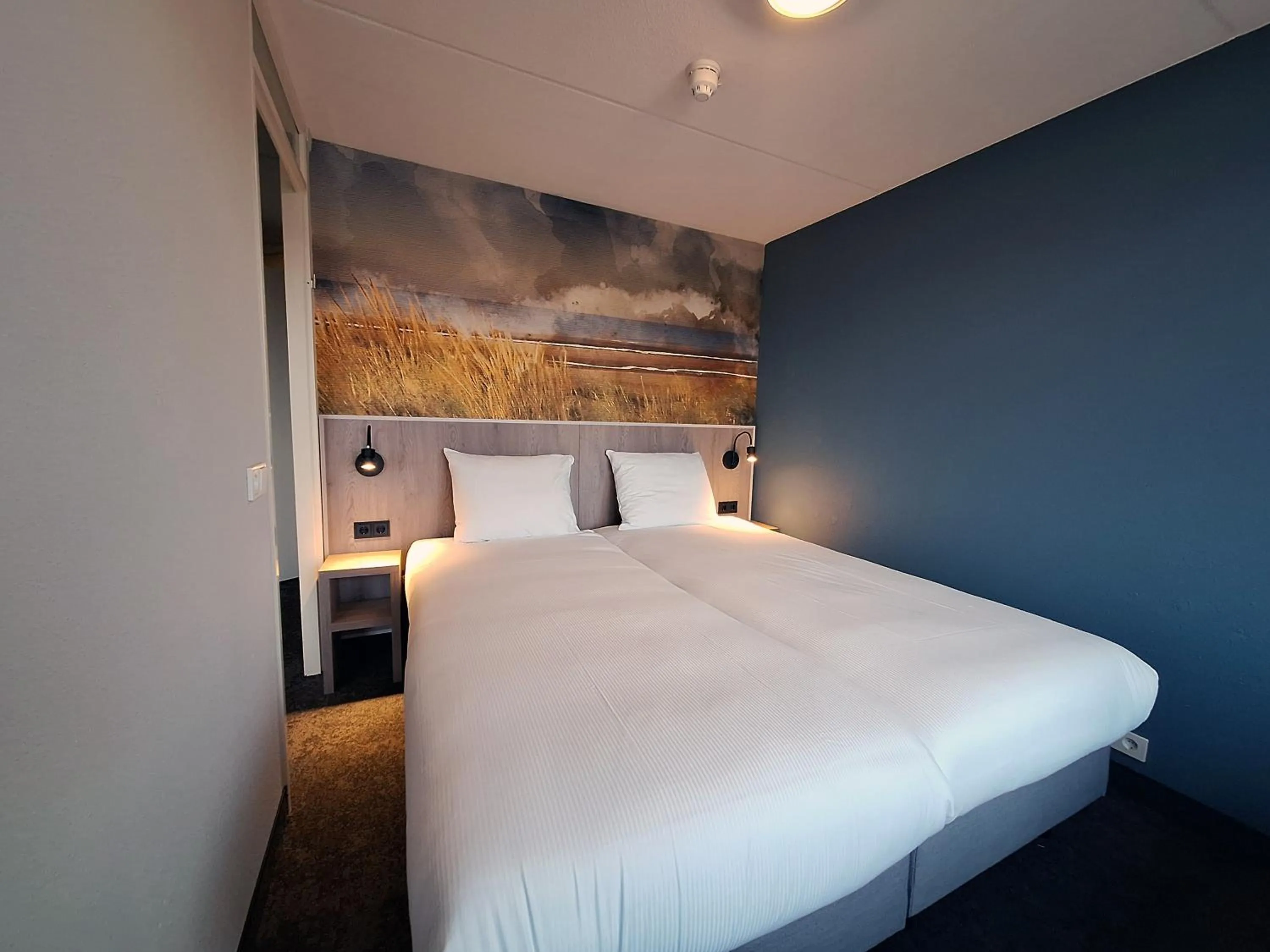 Bedroom, Bed in Fletcher Hotel-Restaurant Noordsee-Ameland