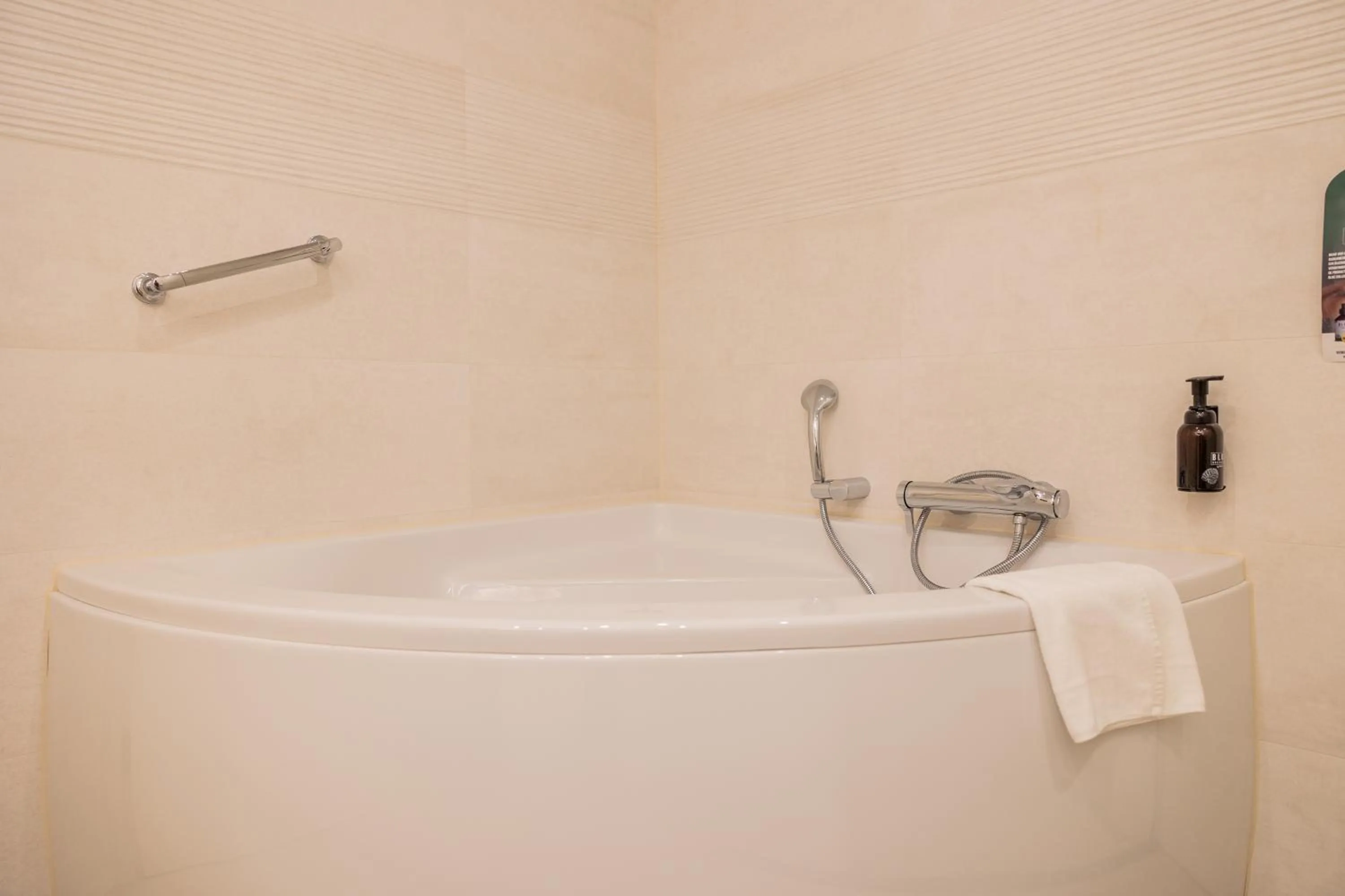 Bathroom in Fletcher Hotel-Restaurant Noordsee-Ameland