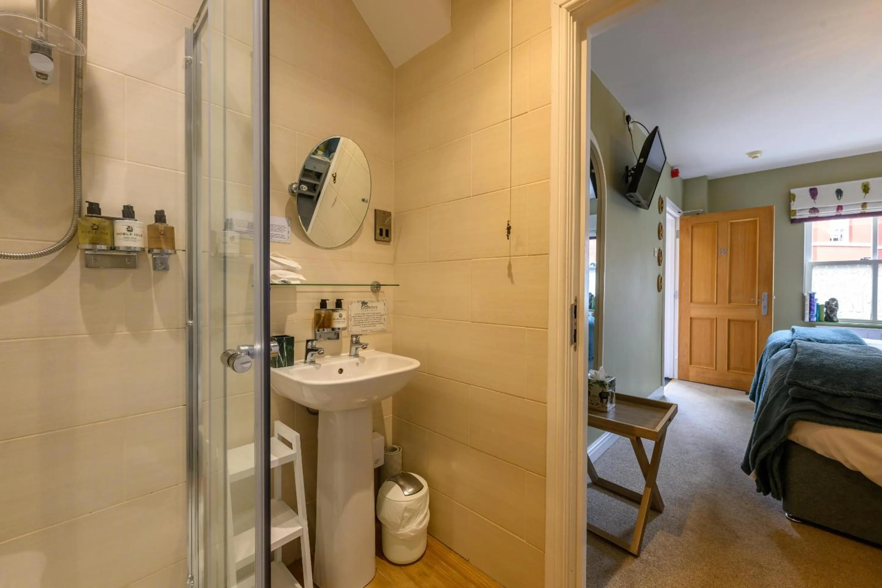 Bedroom, Bed in Darwin's Townhouse