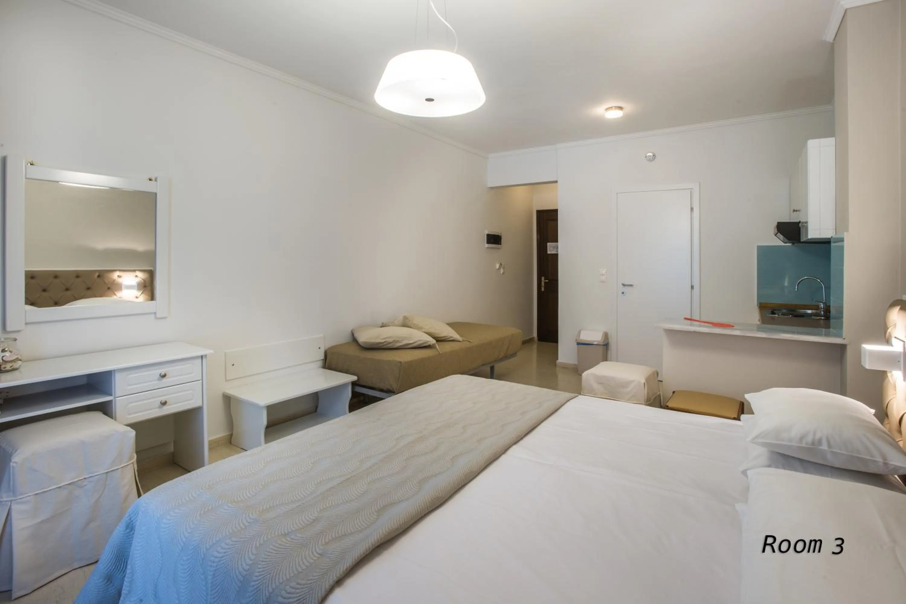 Kitchen or kitchenette, Bed in Hotel Oriana - Adults Only