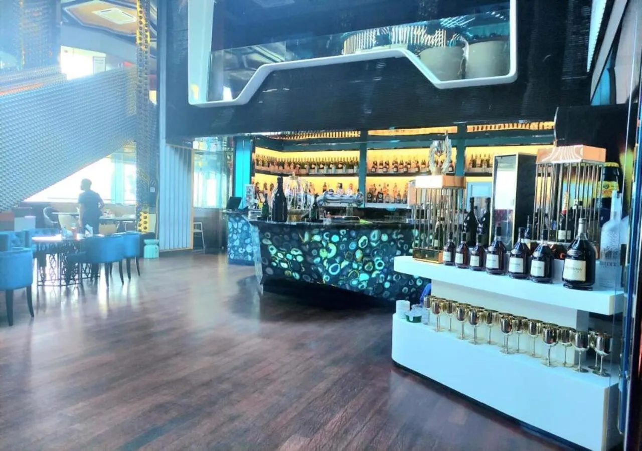 Restaurant/places to eat in Castle Quest Residence