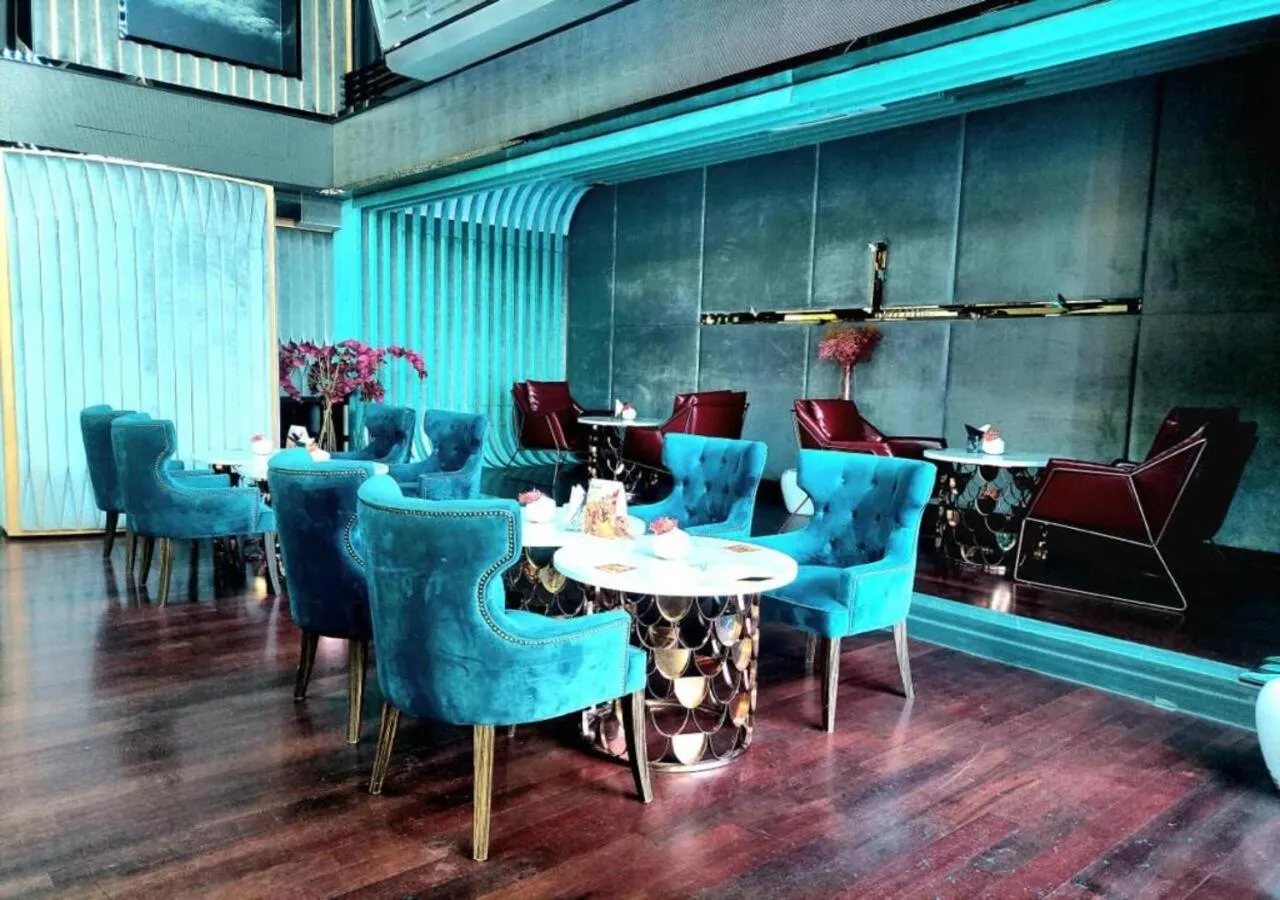 Restaurant/places to eat in Castle Quest Residence