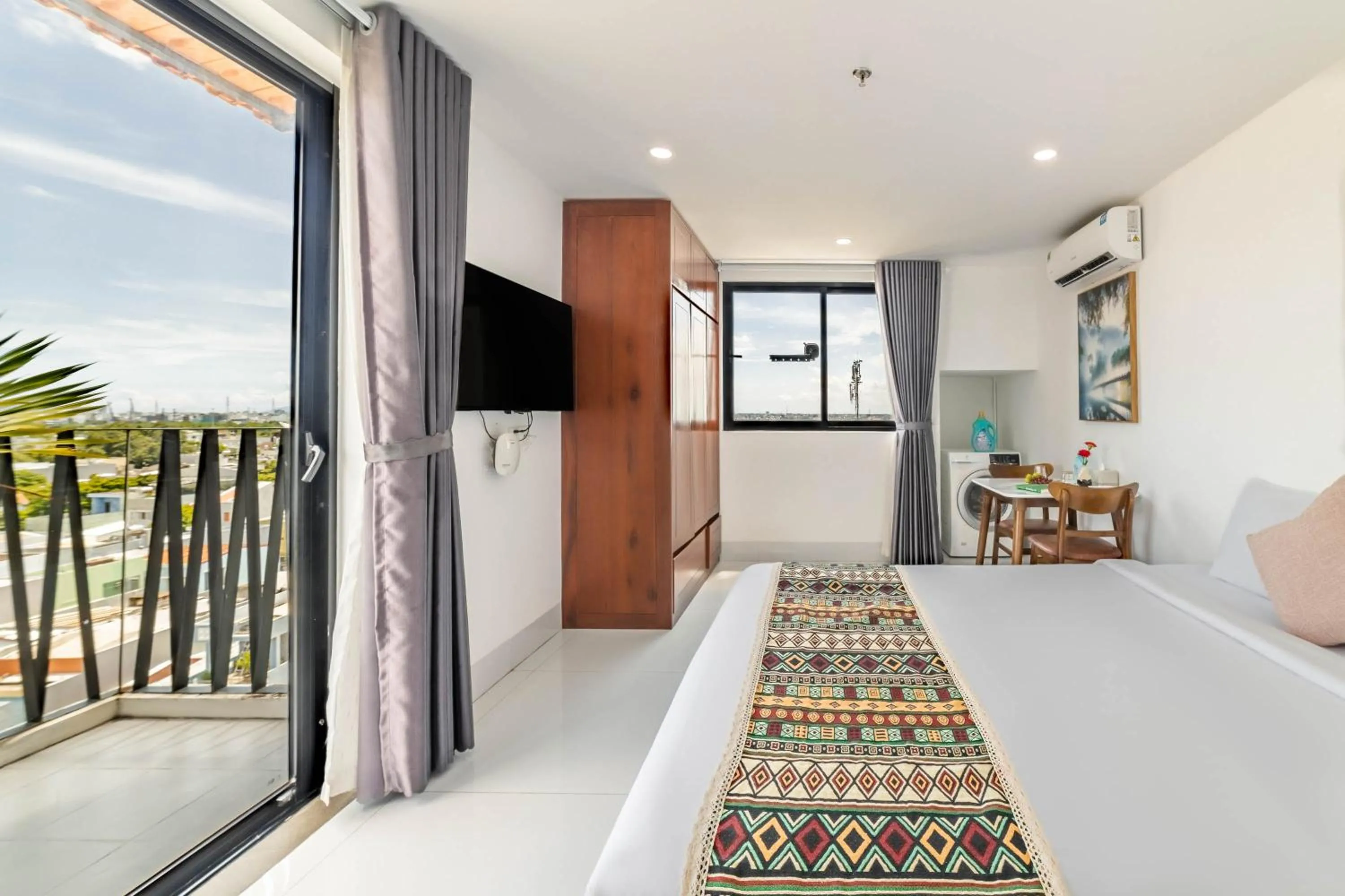 Bed in MTR Apartment & Hotel