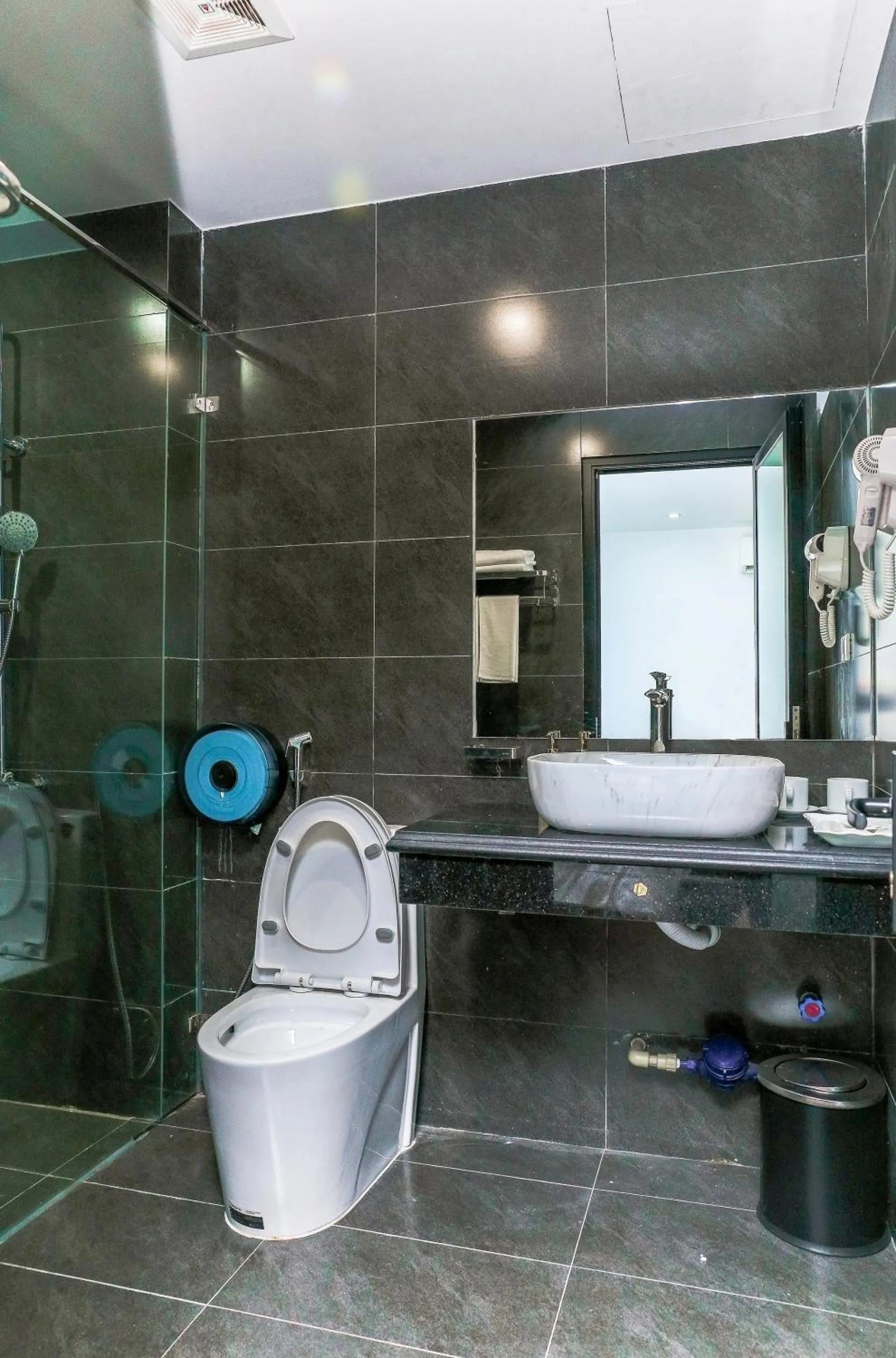 Shower in Yên Phong Hotel