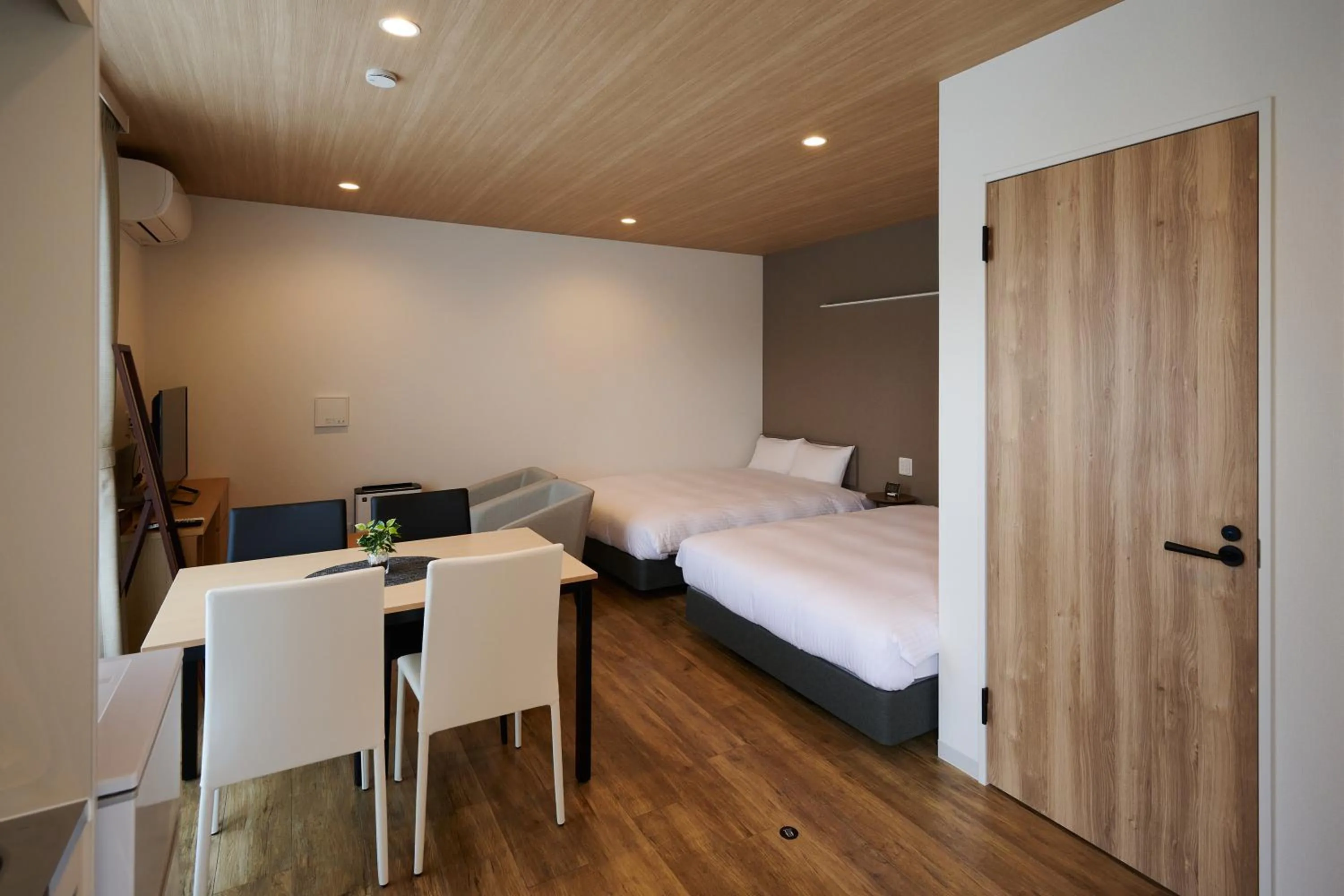 Photo of the whole room, Bed in HOTEL R9 The Yard Kirishimakokubu