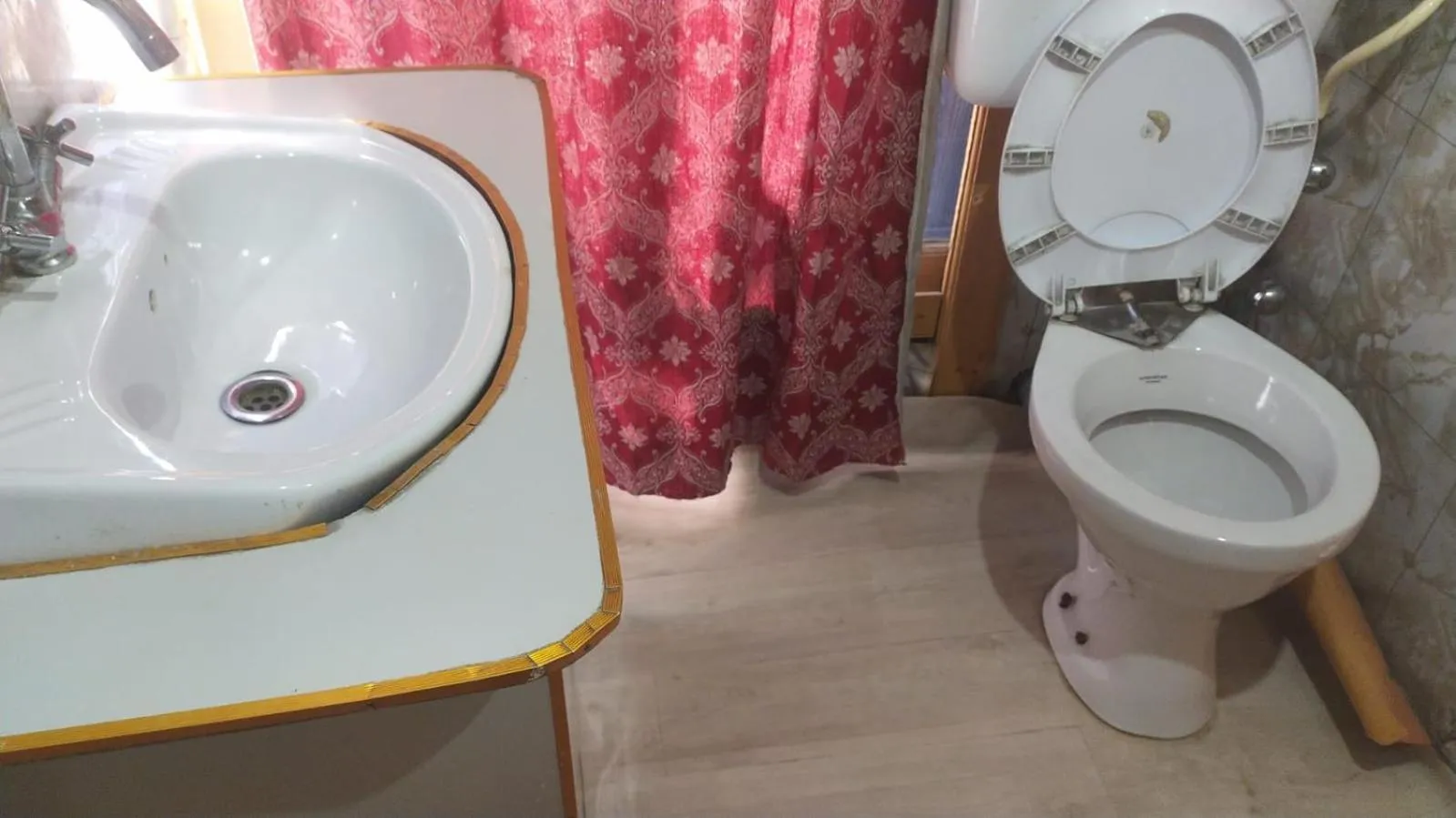 Shamus Maqbool Group Of Houseboat