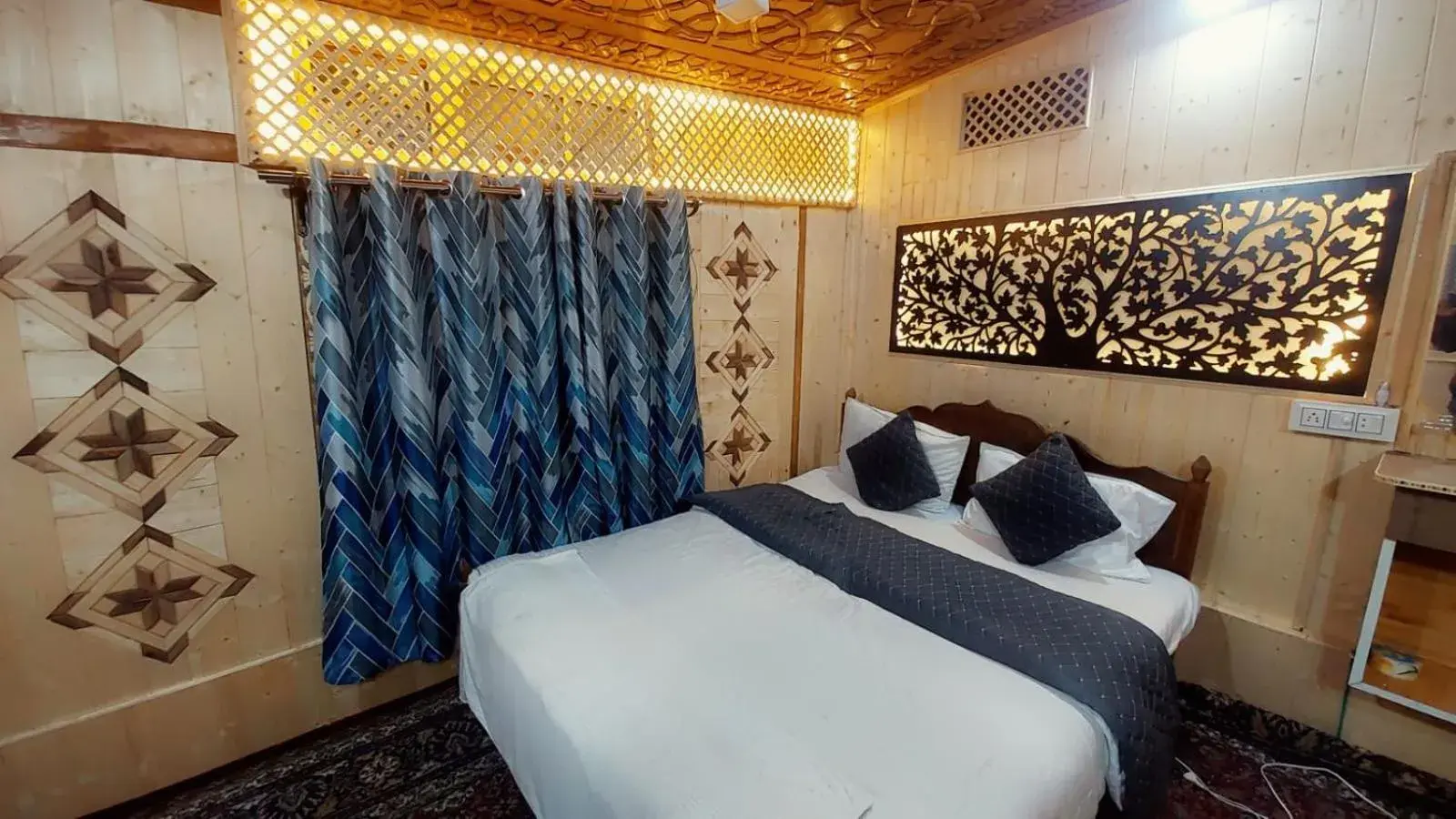 Deluxe Room - single occupancy in Shamus Maqbool Group Of Houseboat Deluxe Room - single occupancy in Shamus Maqbool Group Of Houseboat