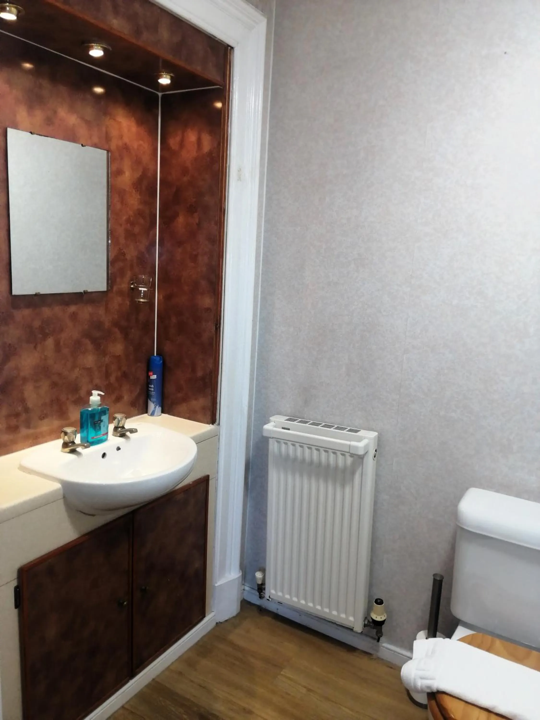 Bathroom in Corstorphine Lodge Hotel