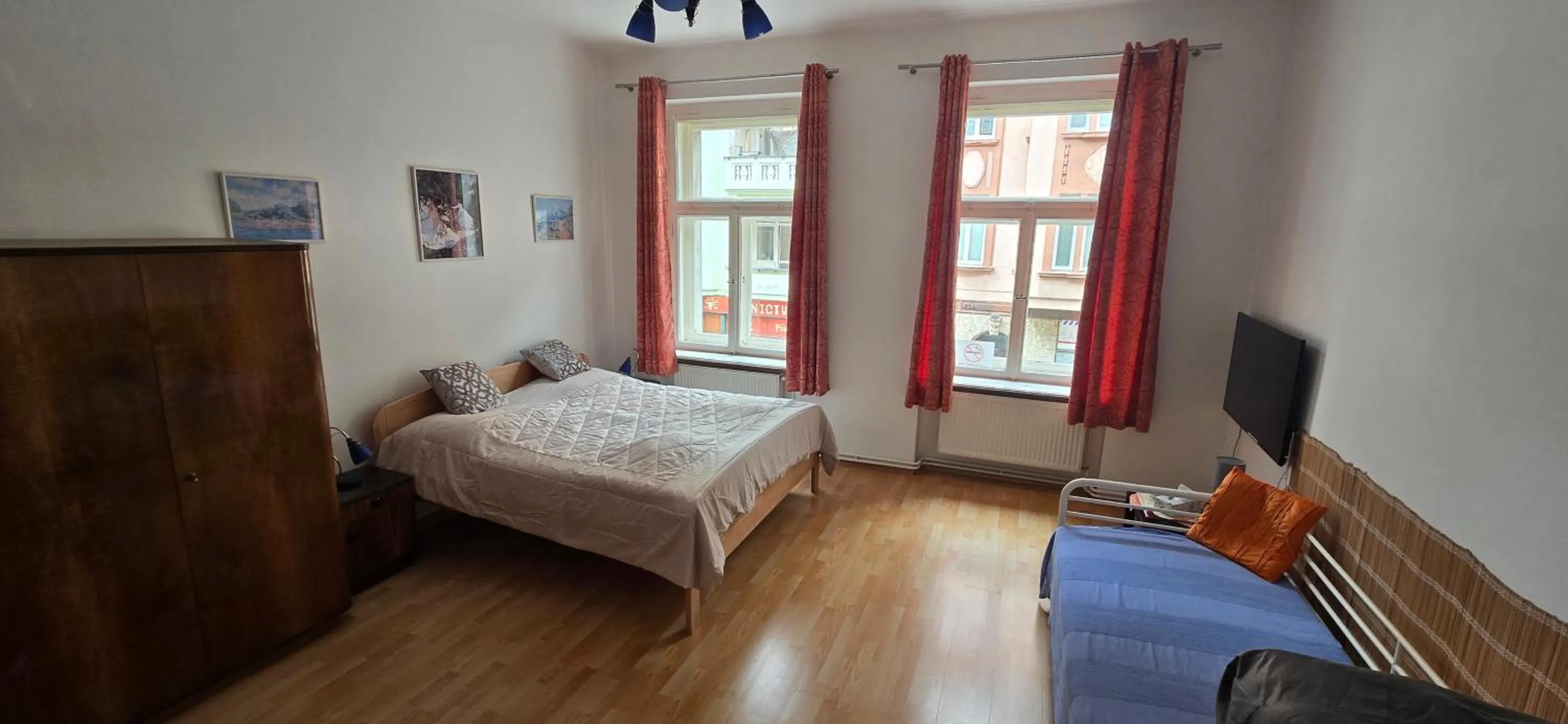 Bed in Café Dlask