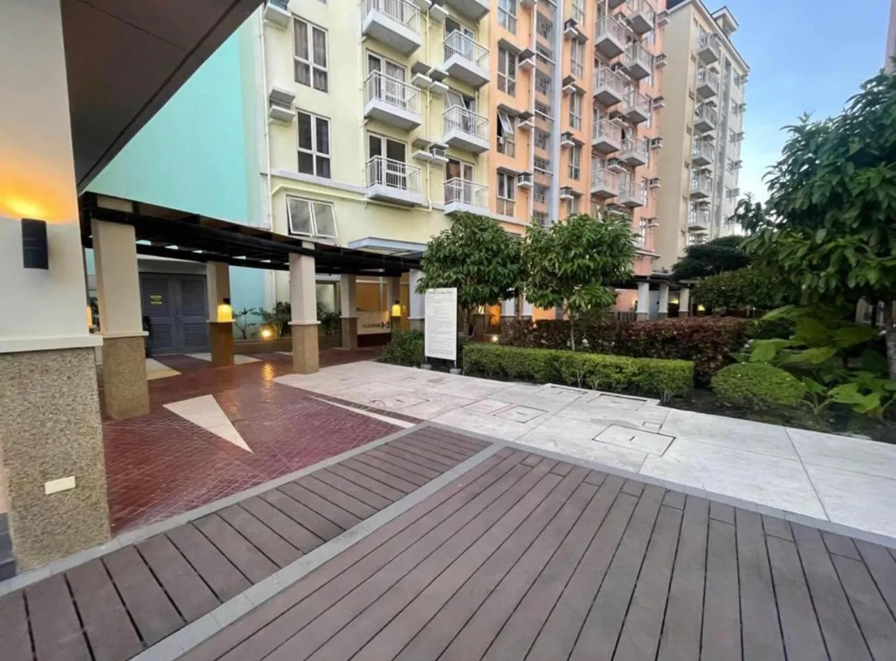 Neat Unit in Holland Park Southwoods