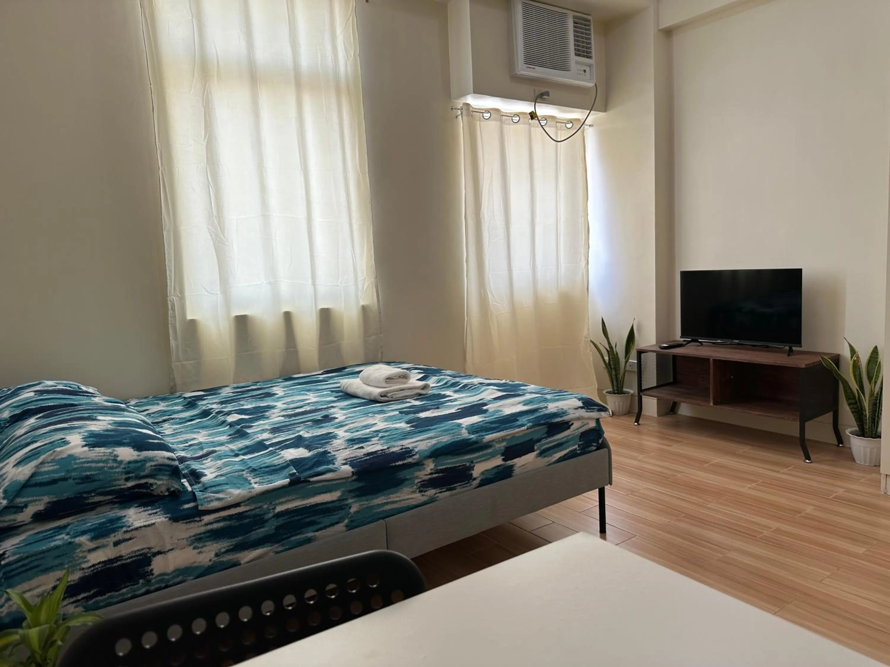 Bed in Neat Unit in Holland Park Southwoods