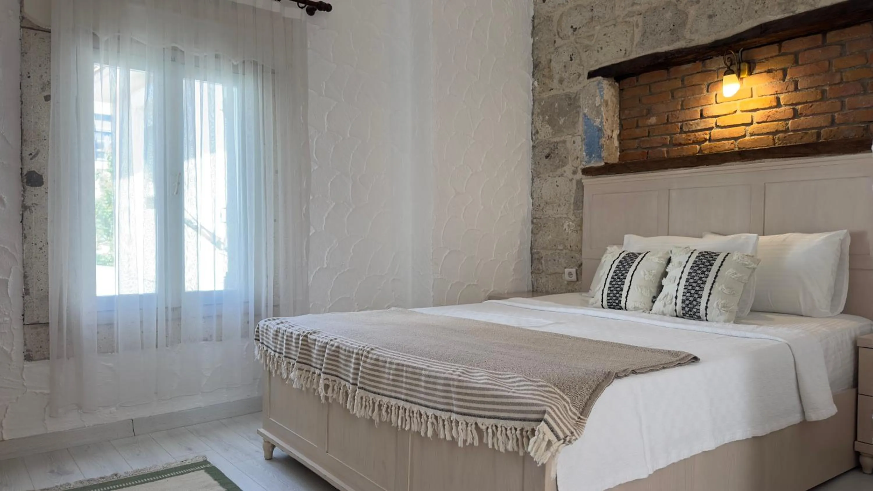 Photo of the whole room in Aliko Hotel