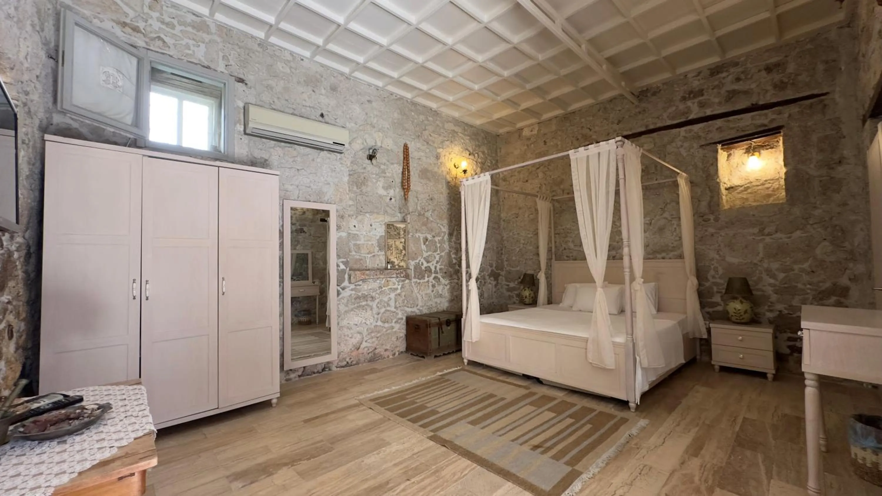 Photo of the whole room in Aliko Hotel