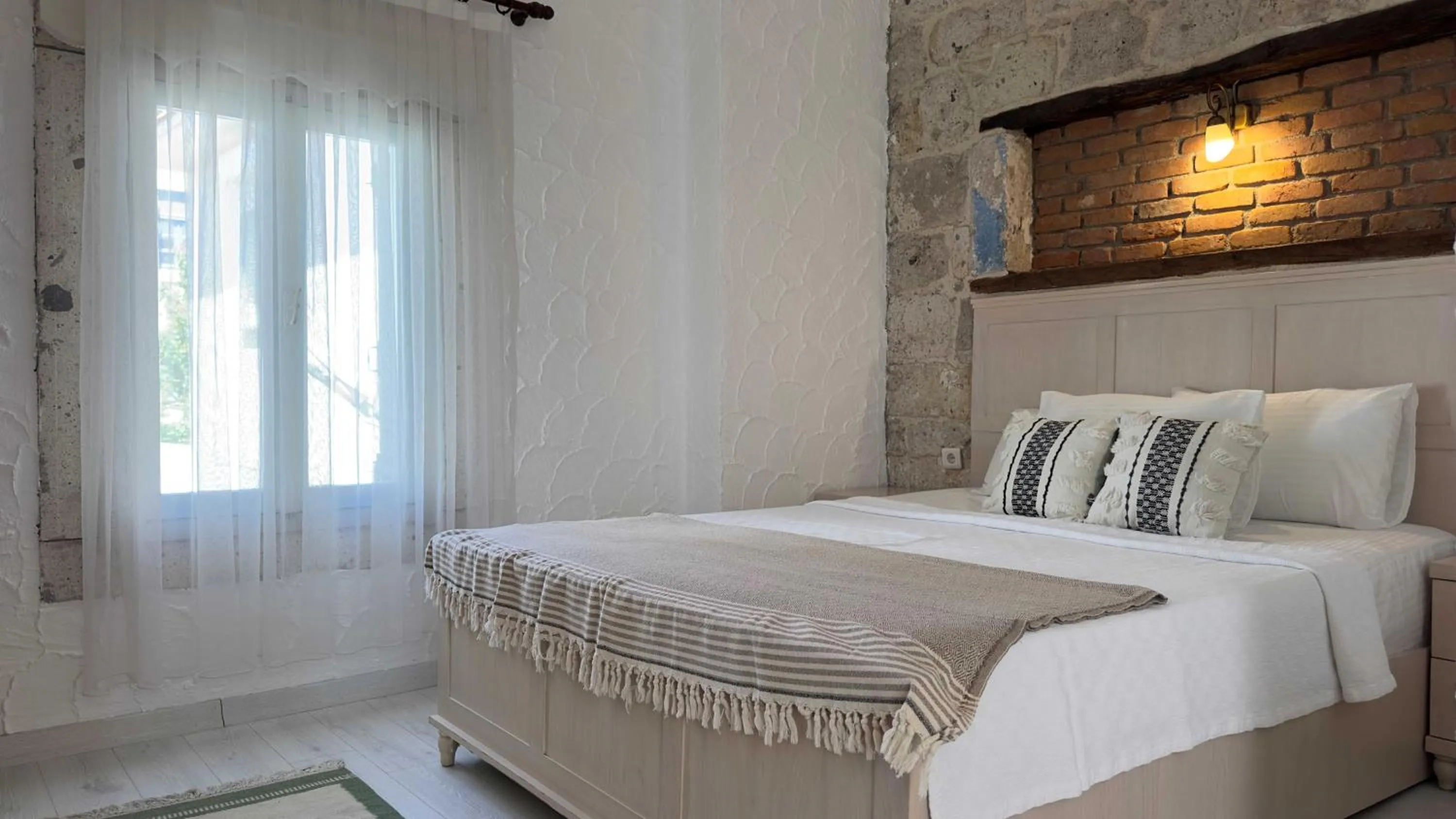 Photo of the whole room in Aliko Hotel