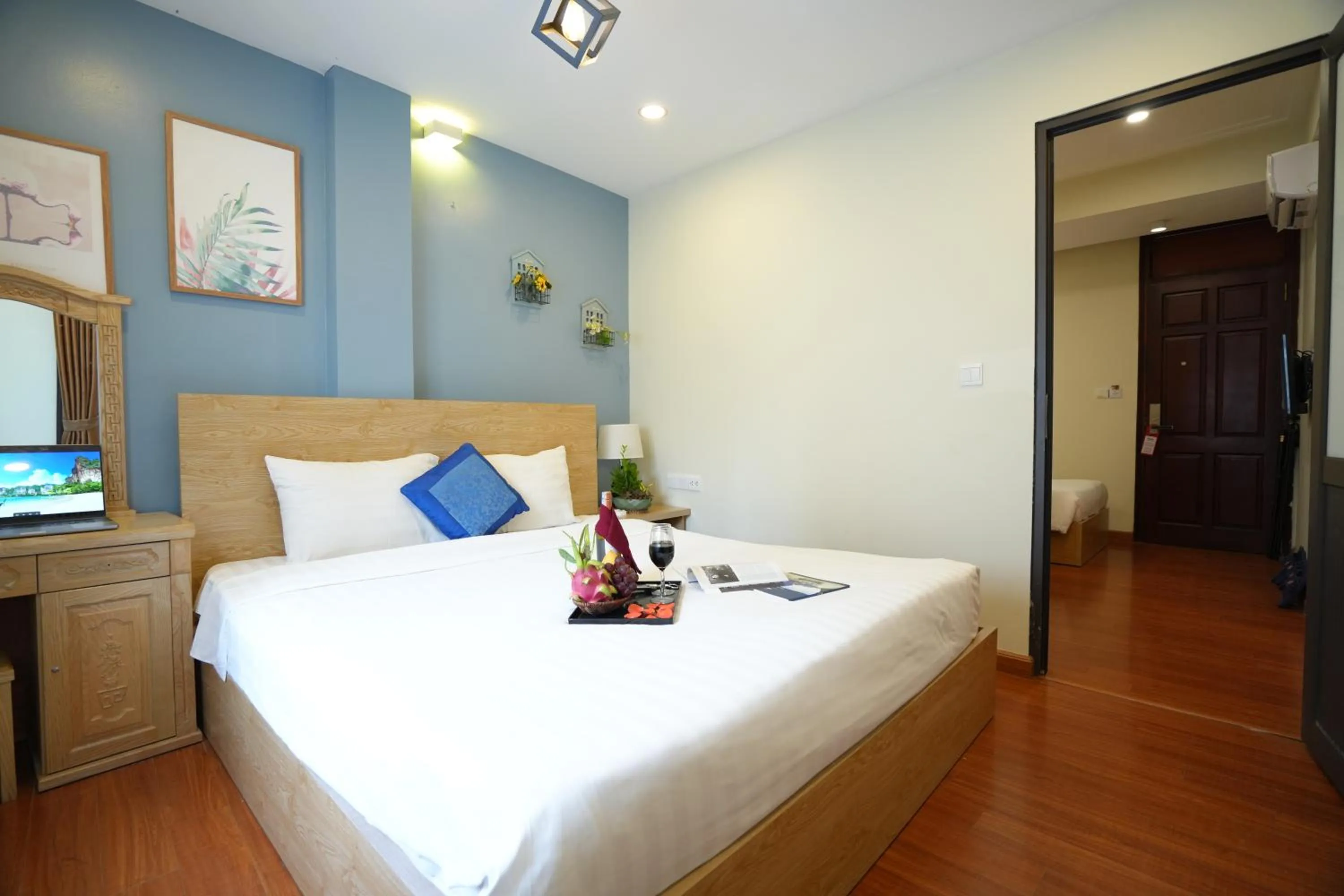 Bedroom, Bed in Valley Hotel &Travel