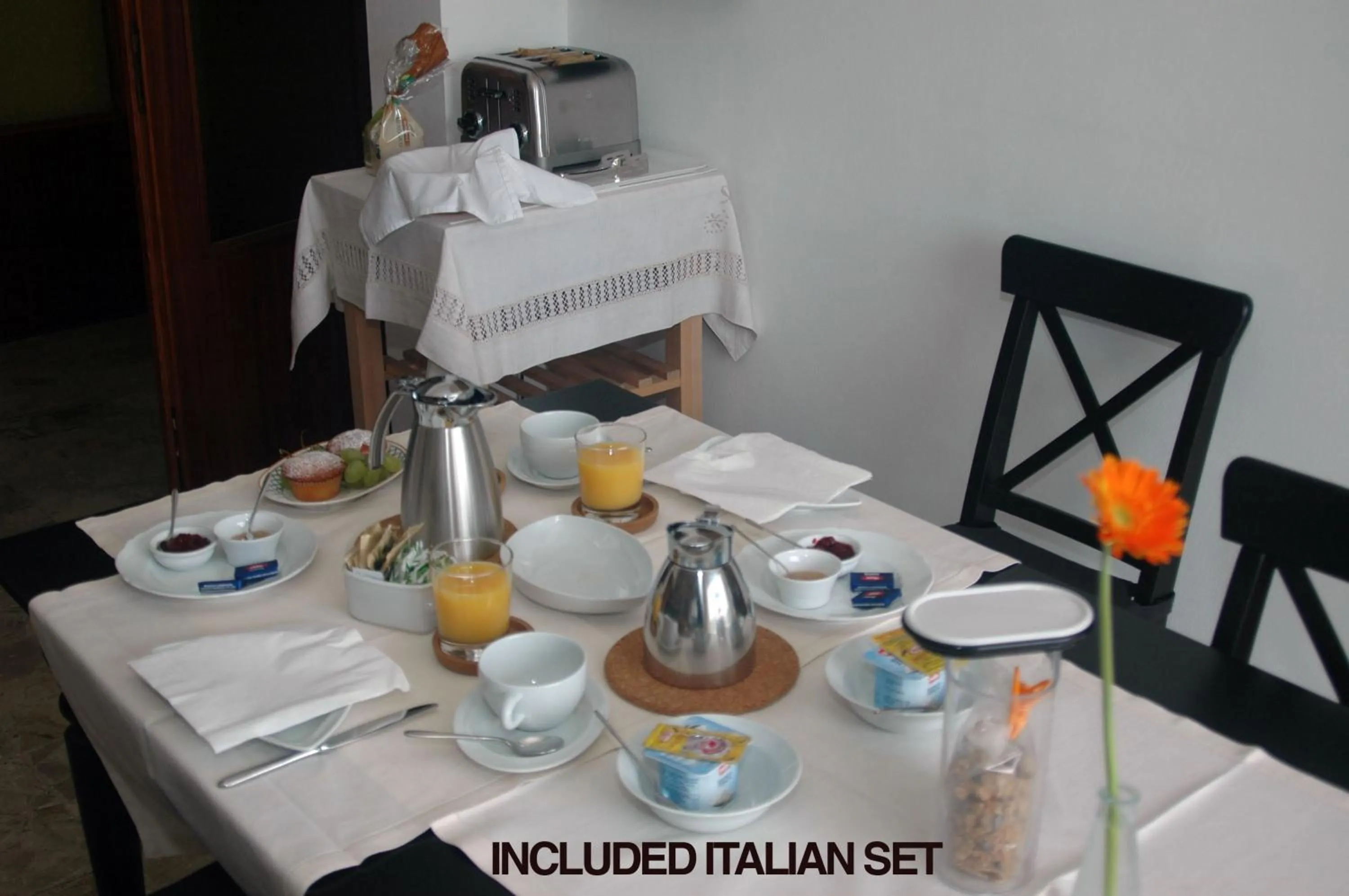 Italian breakfast in B&B Casa Certosa