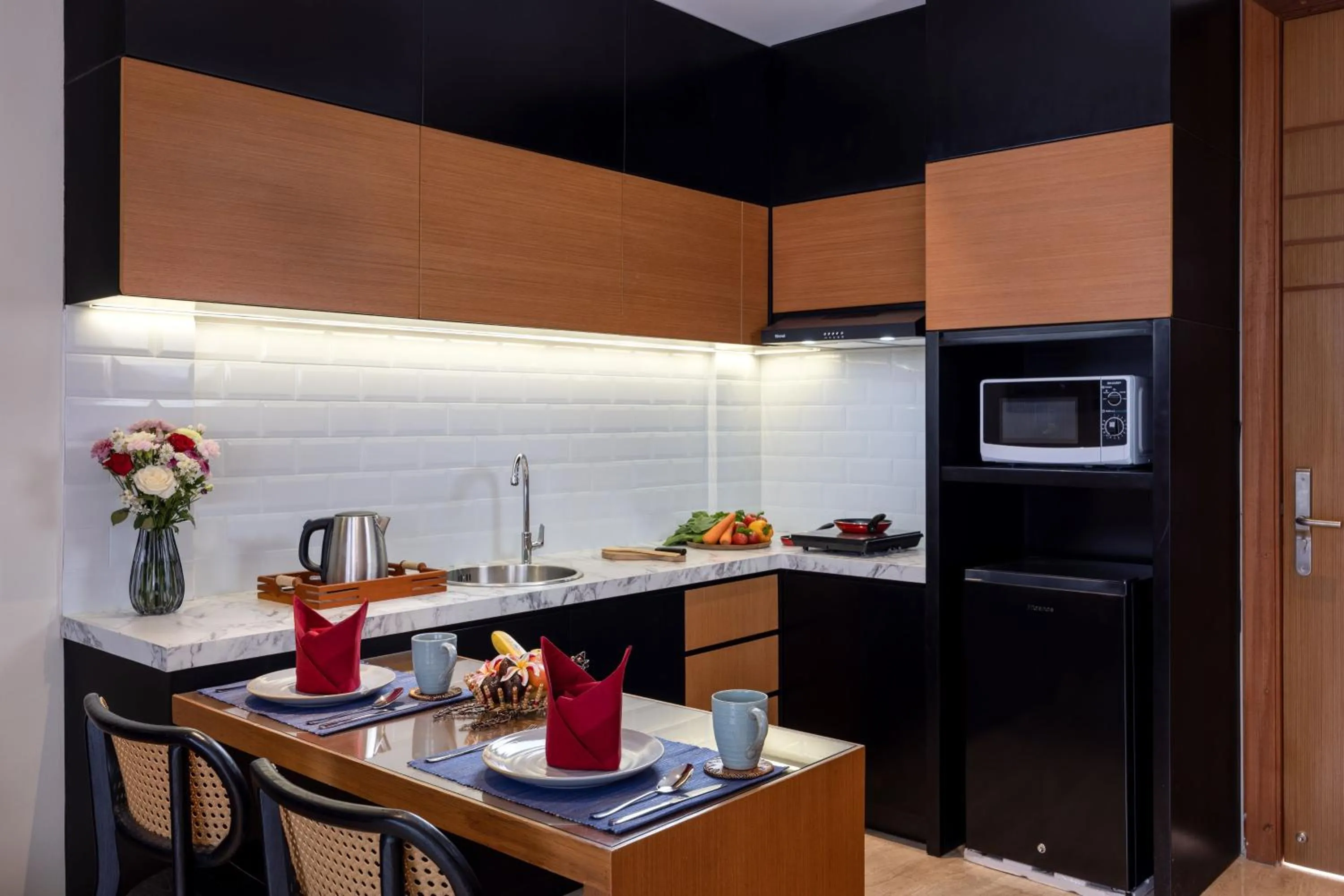 Kitchen or kitchenette in Mokko Suites Batubelig