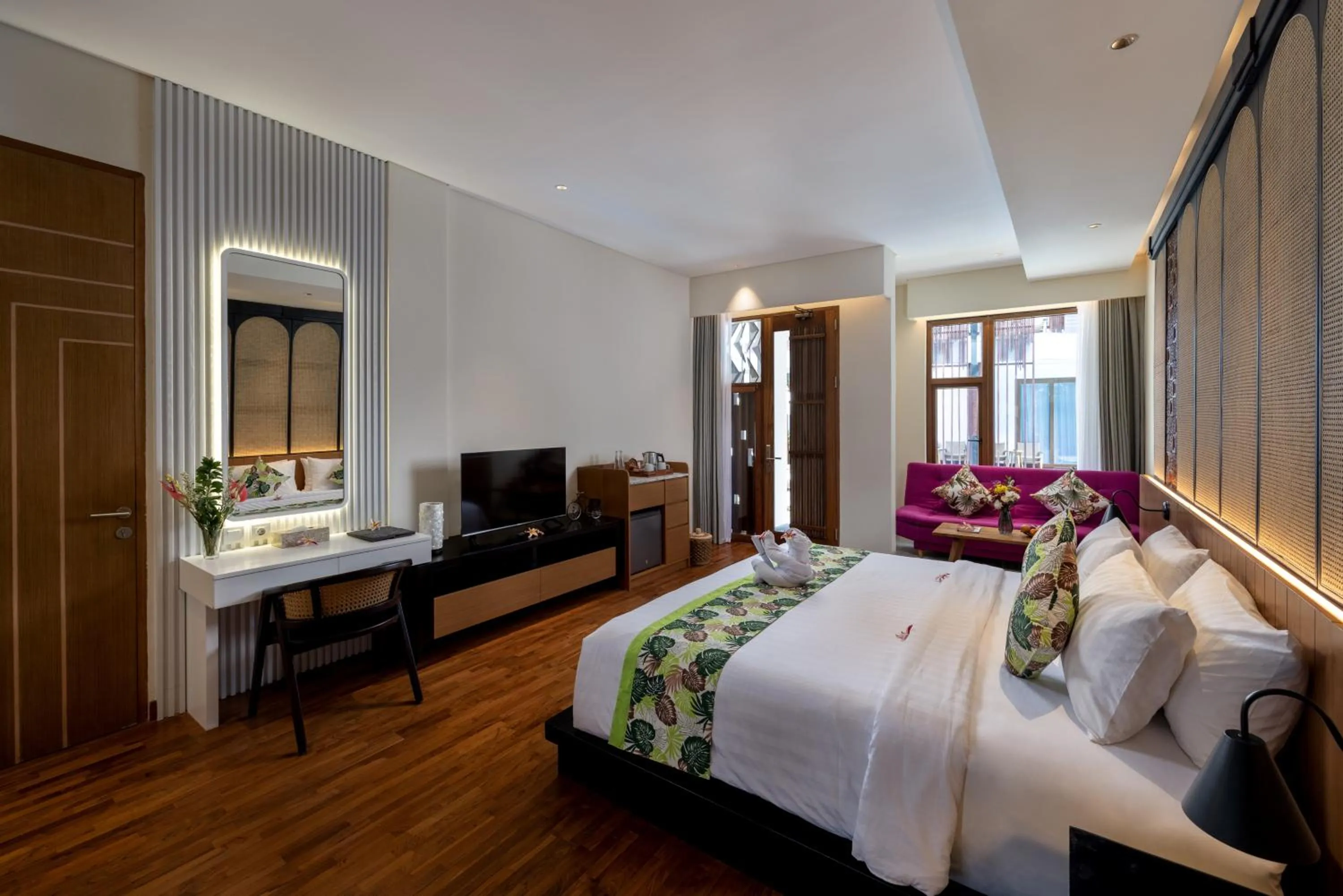 Bedroom, Bed in Mokko Suites Batubelig