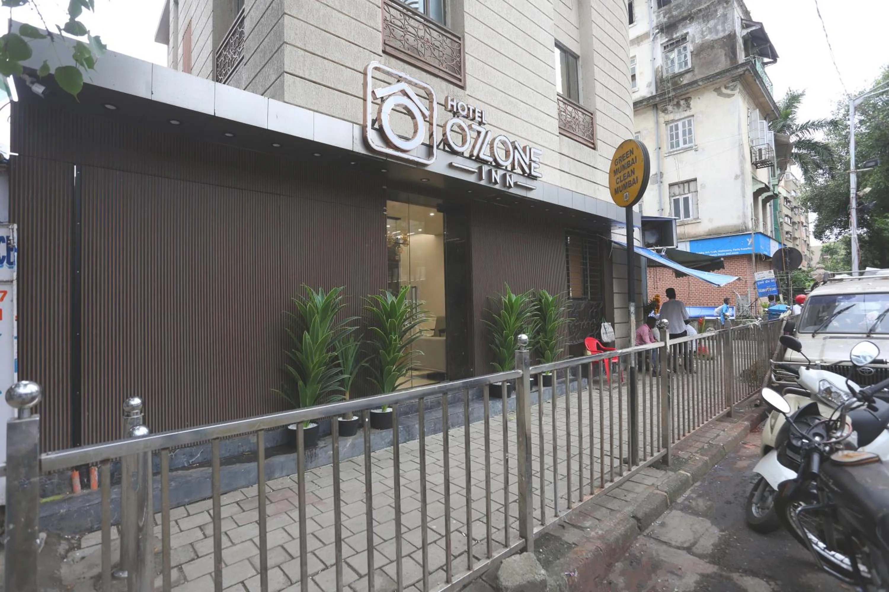 Facade/entrance in Hotel Ozone Inn Colaba