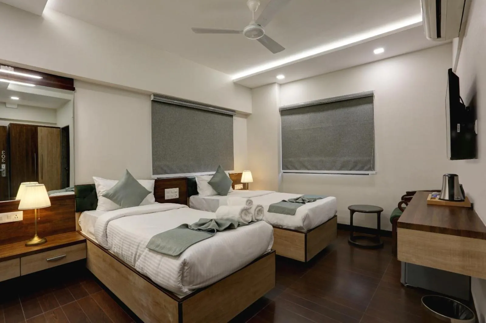 Bedroom, Bed in Hotel Ozone Inn Colaba