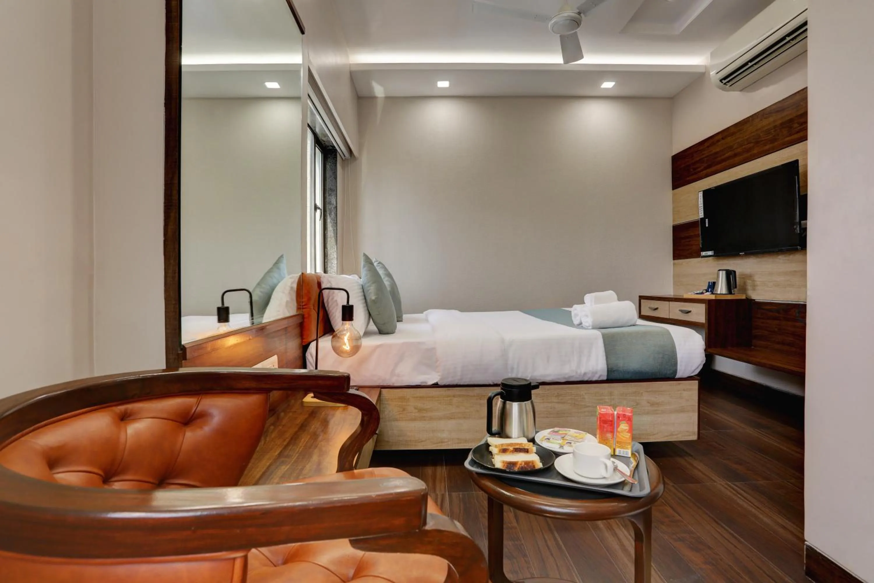 Bedroom, Bed in Hotel Ozone Inn Colaba