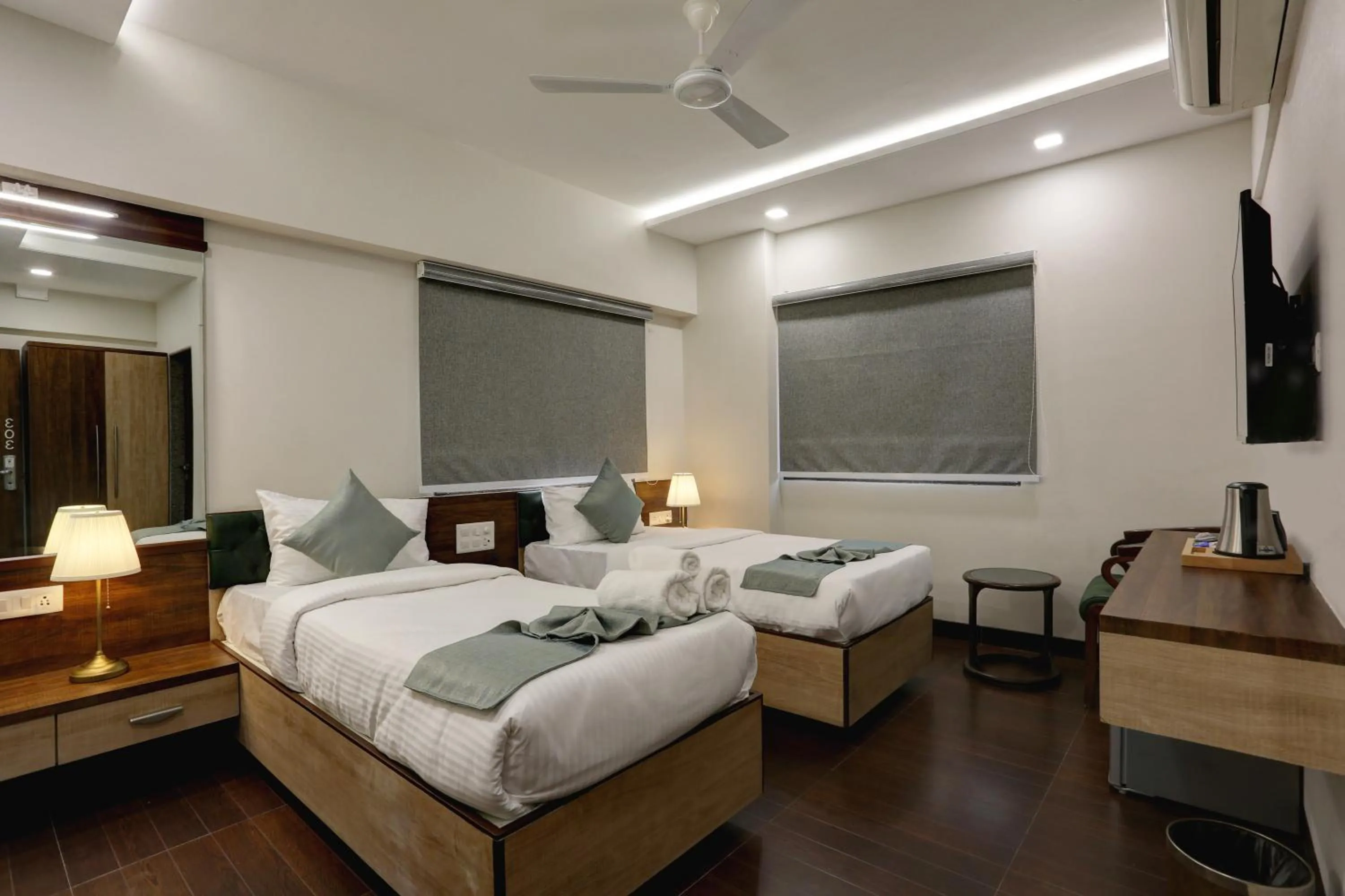 Bedroom, Bed in Hotel Ozone Inn Colaba