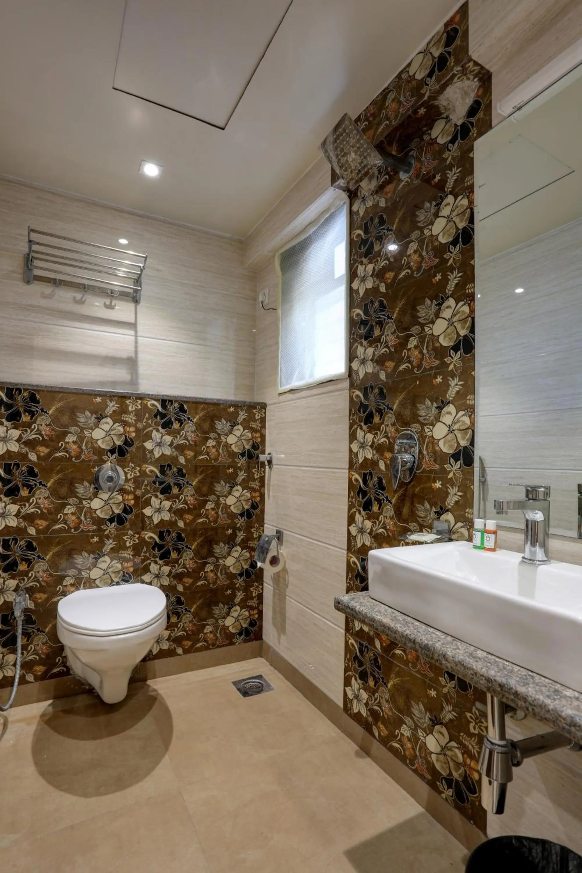 Bathroom in Hotel Ozone Inn Colaba
