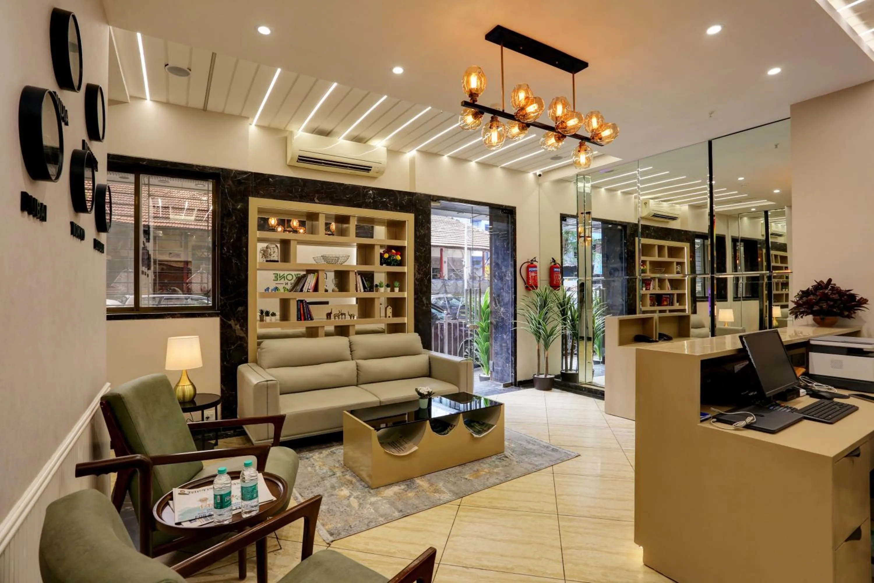 Lobby or reception in Hotel Ozone Inn Colaba