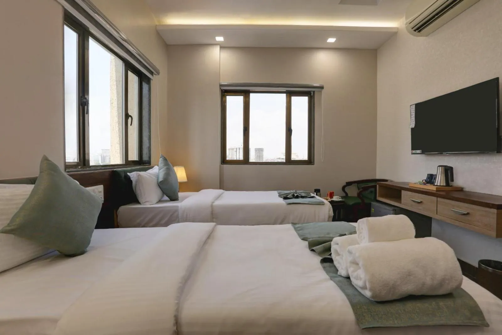 Bedroom, Bed in Hotel Ozone Inn Colaba