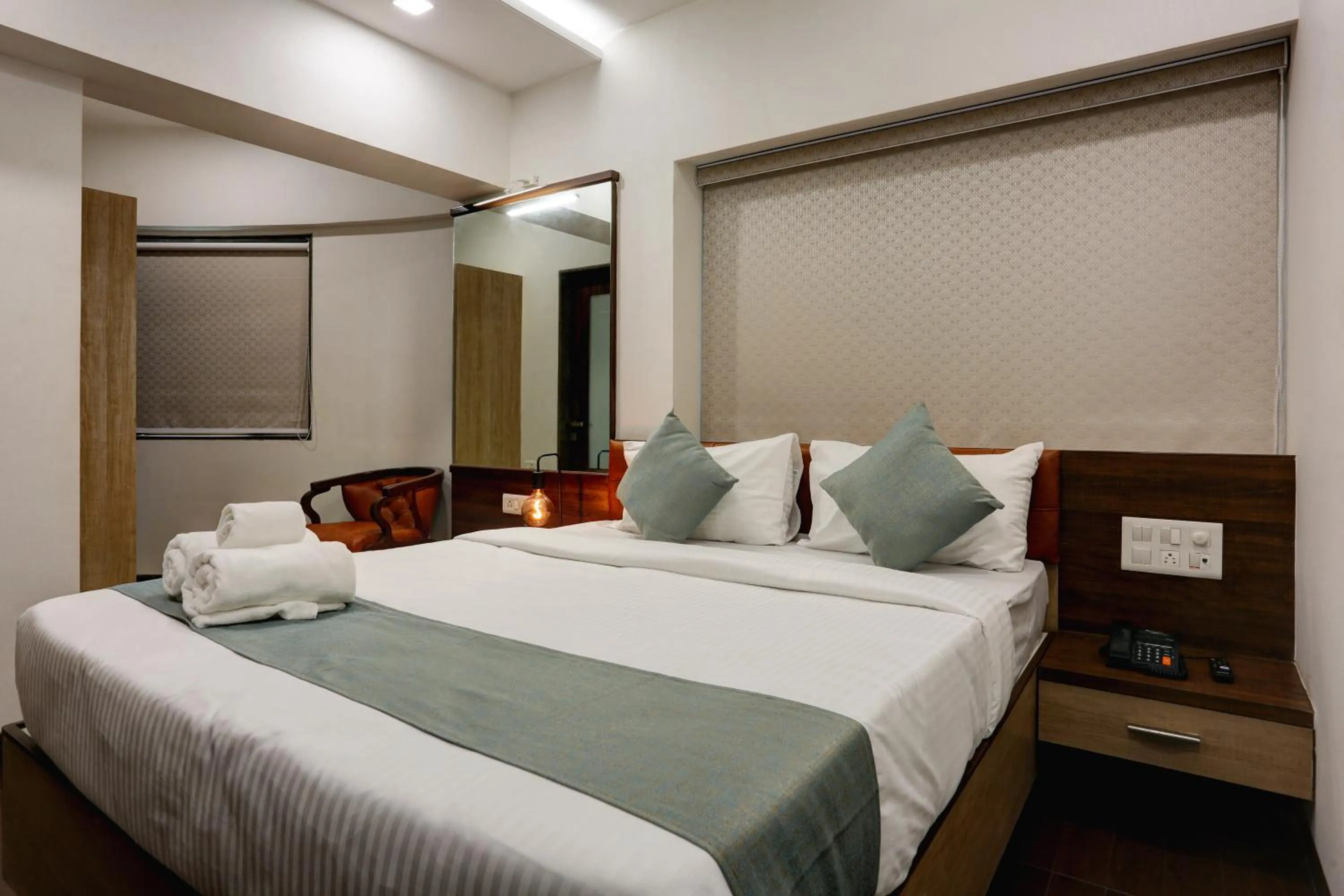 Bedroom, Bed in Hotel Ozone Inn Colaba