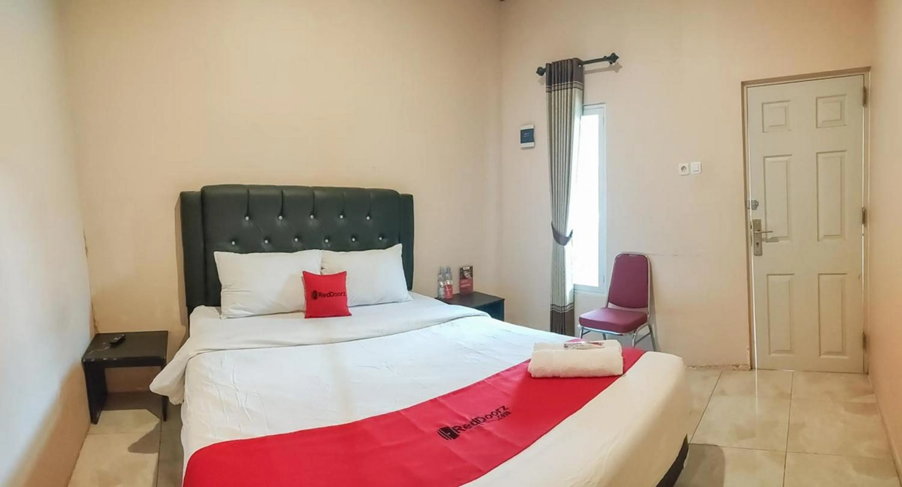 Bed in RedDoorz Syariah near Lippo Plaza Sidoarjo