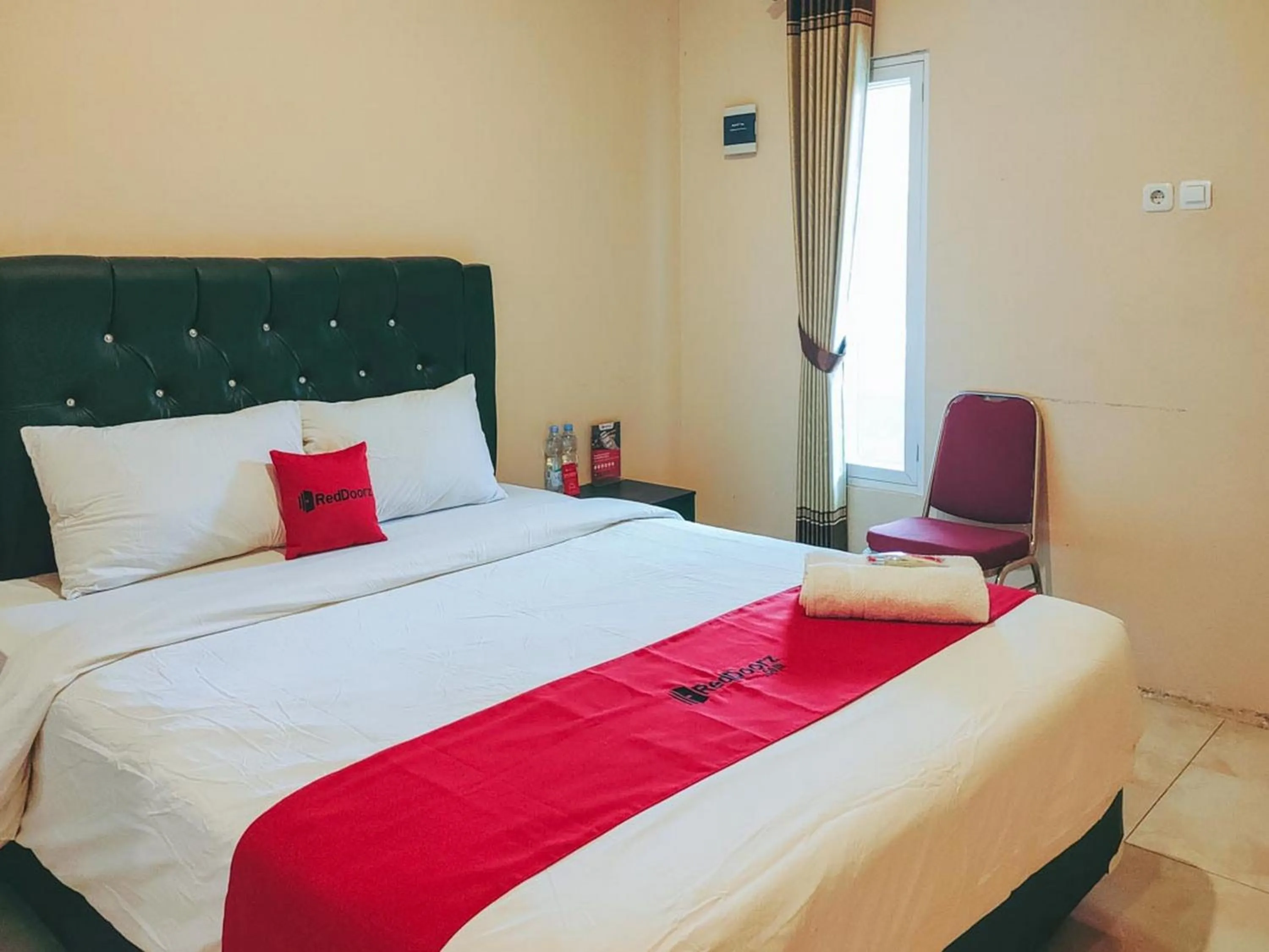 Bed in RedDoorz Syariah near Lippo Plaza Sidoarjo