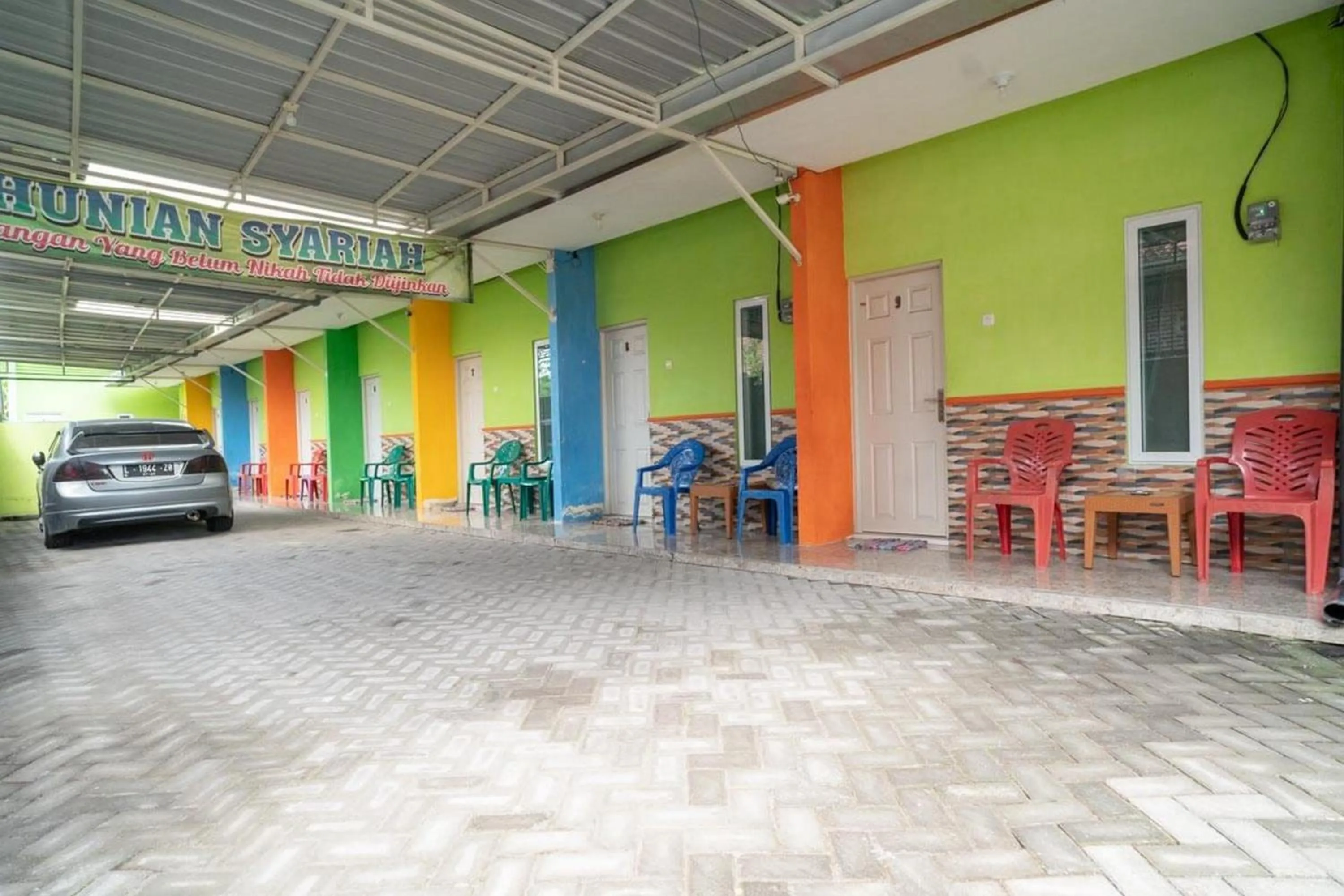 Property building in RedDoorz Syariah near Lippo Plaza Sidoarjo