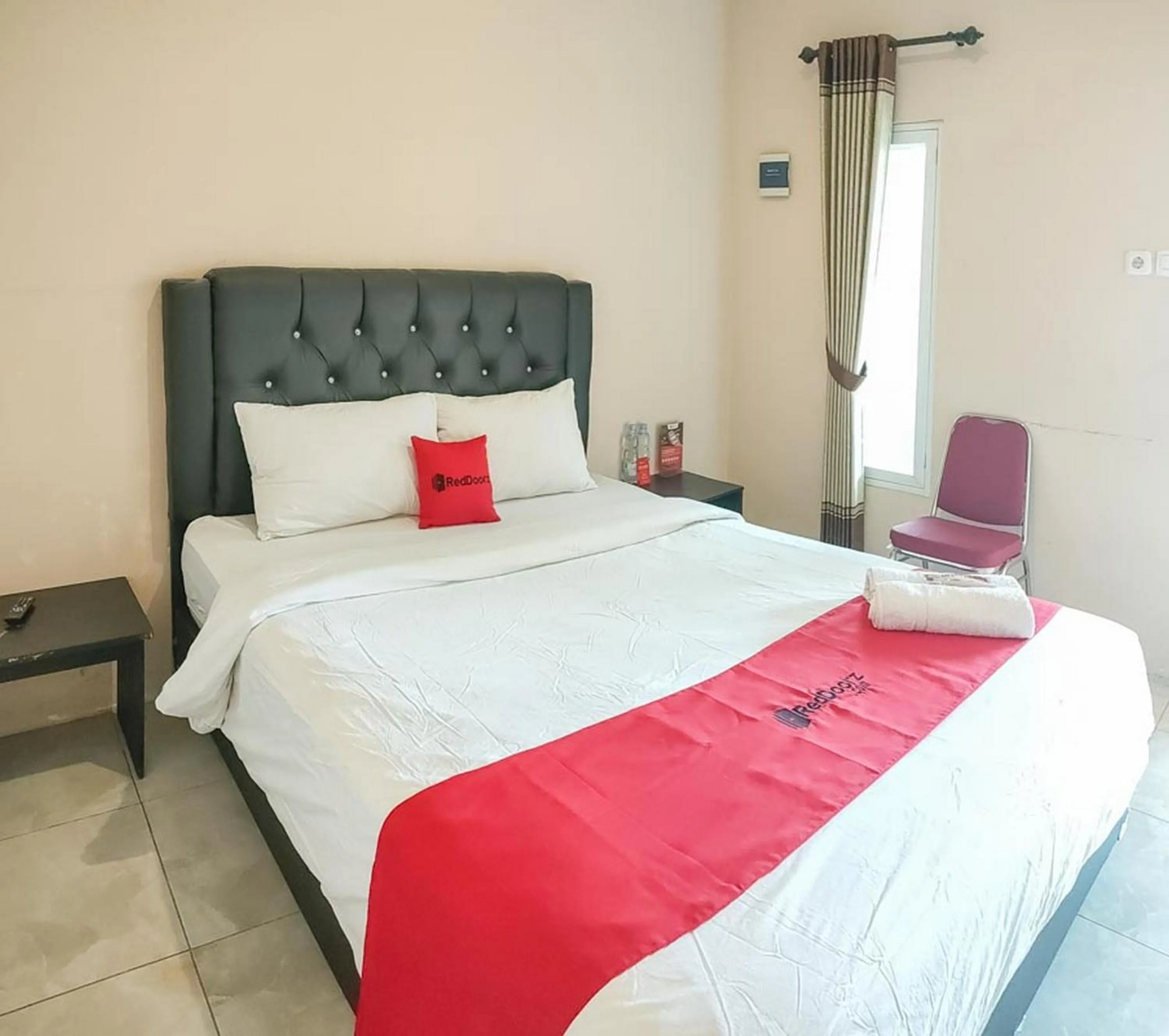 Bed in RedDoorz Syariah near Lippo Plaza Sidoarjo