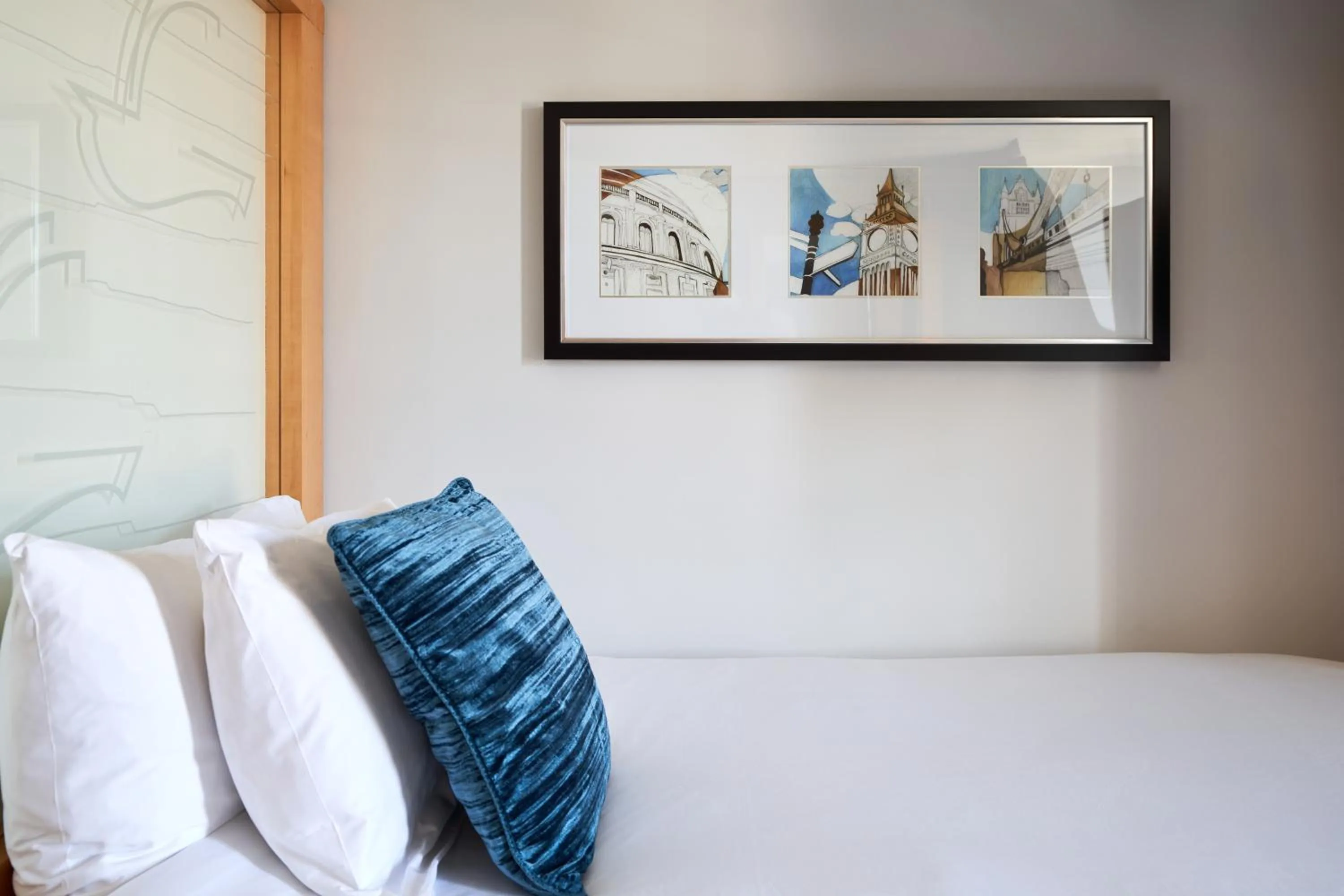 Bed in Thistle London Park Lane