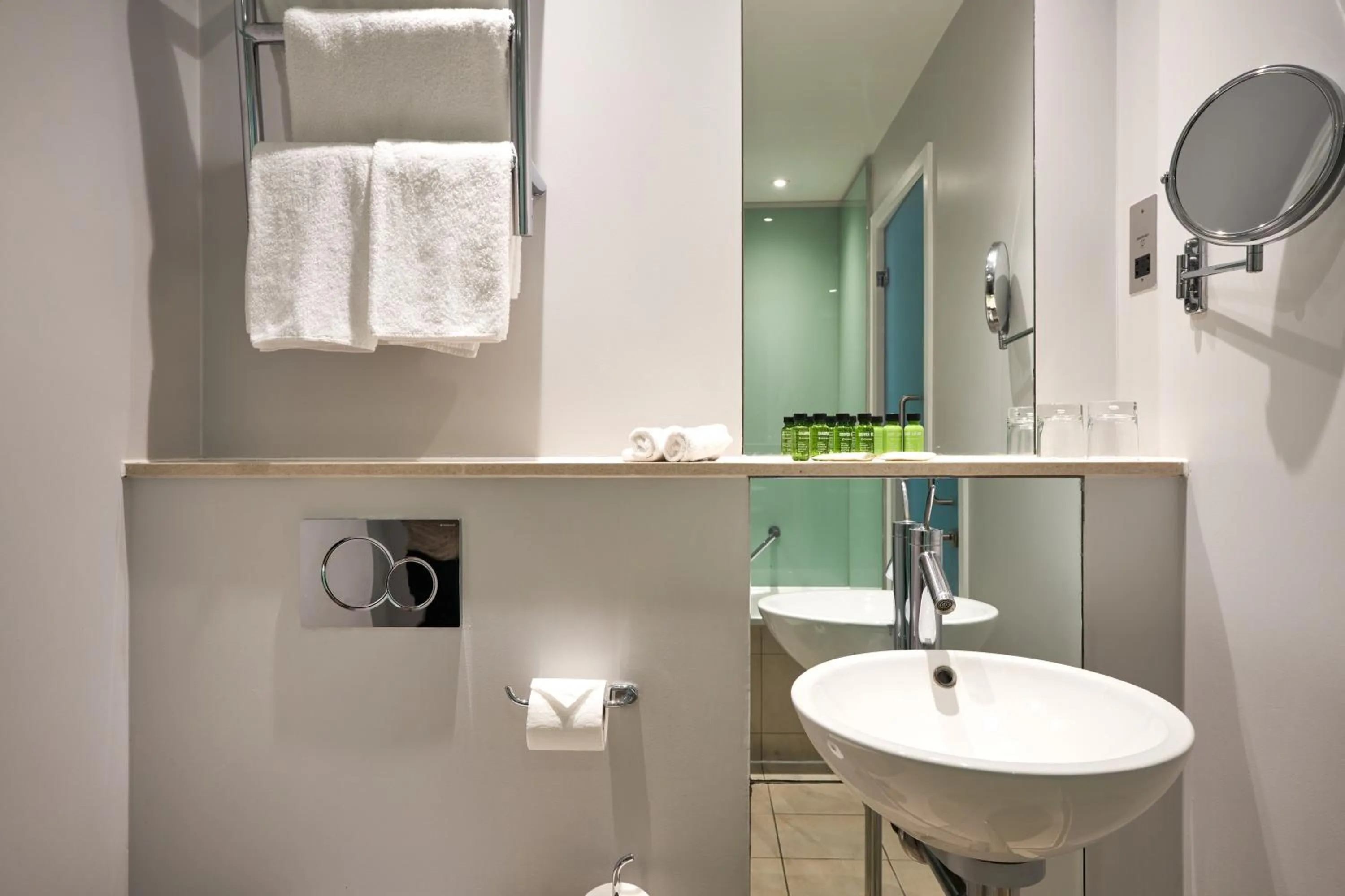 Bathroom in Thistle London Park Lane