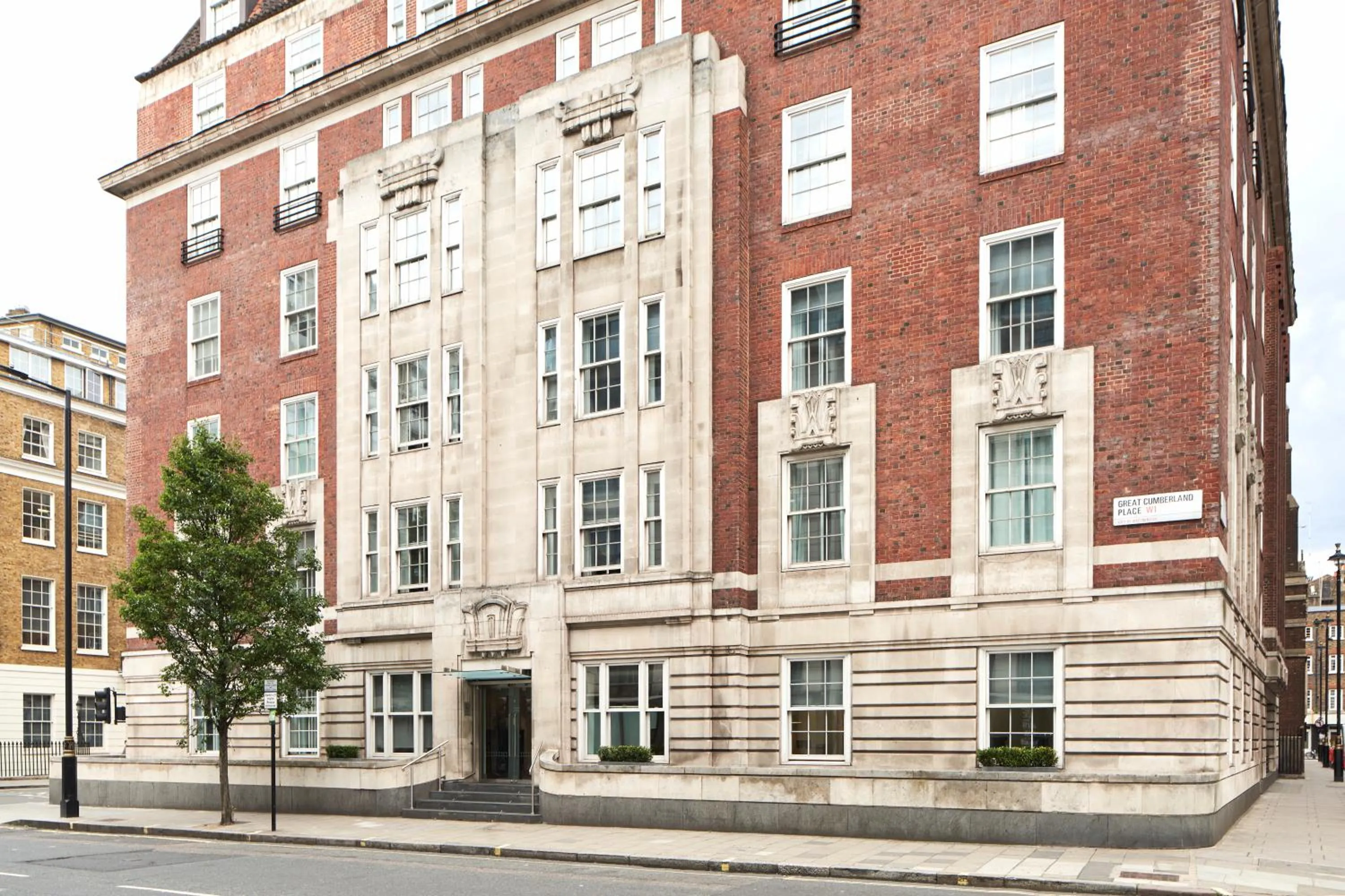 Property building in Thistle London Park Lane